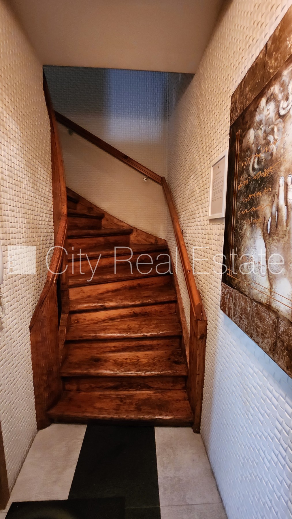 Sludinājumi. Namīpašums, kārniņu jumta segums, ķieģeļu mūra sienas, labiekārtots apzaļumots pagalms, vieta Cena: 2.5e+06 EUR Foto #20