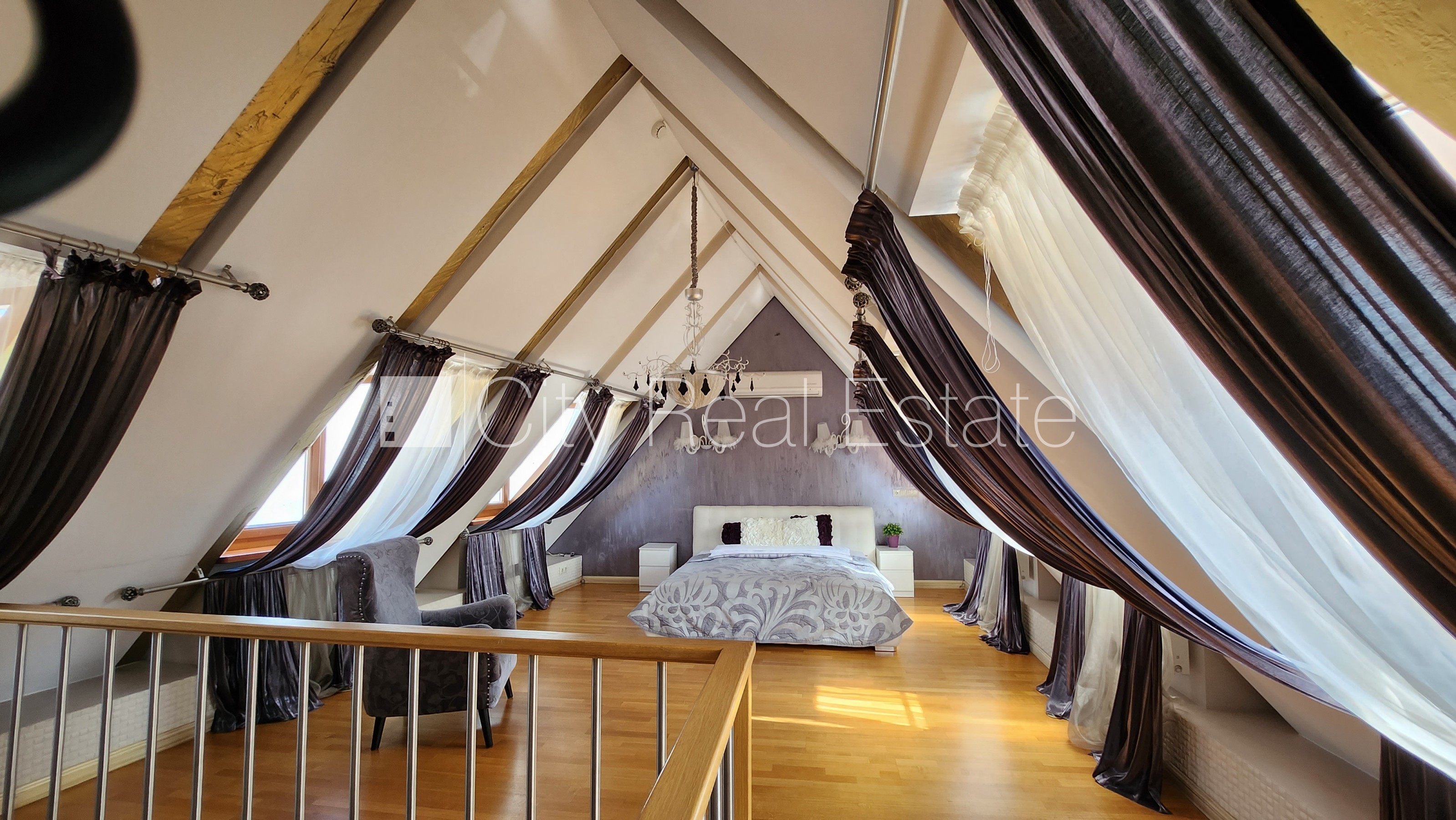 Sludinājumi. Namīpašums, kārniņu jumta segums, ķieģeļu mūra sienas, labiekārtots apzaļumots pagalms, vieta Cena: 2.5e+06 EUR Foto #22