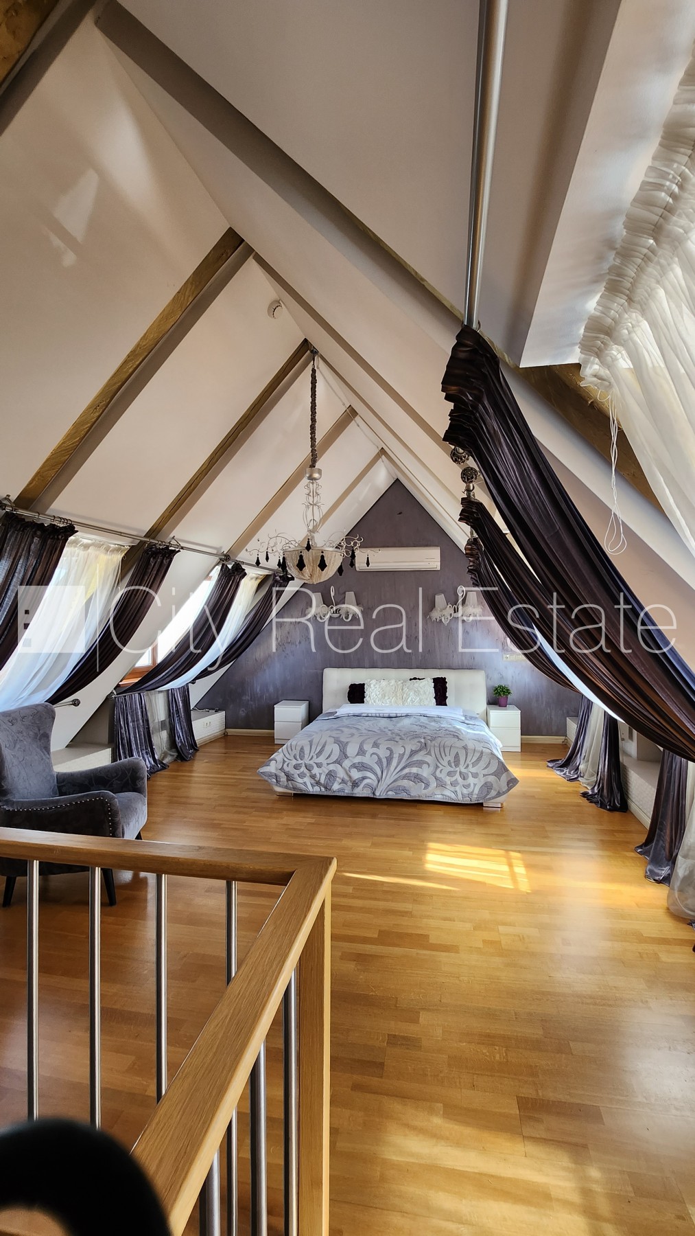 Sludinājumi. Namīpašums, kārniņu jumta segums, ķieģeļu mūra sienas, labiekārtots apzaļumots pagalms, vieta Cena: 2.5e+06 EUR Foto #23