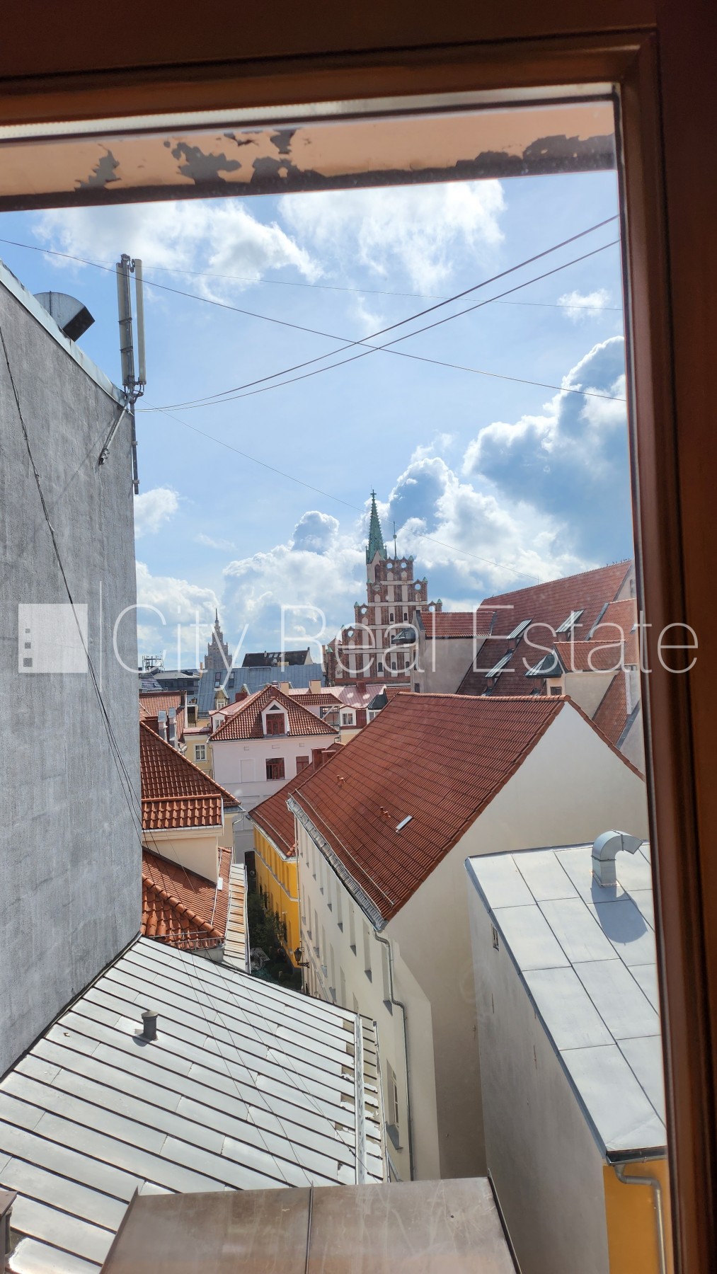 Sludinājumi. Namīpašums, kārniņu jumta segums, ķieģeļu mūra sienas, labiekārtots apzaļumots pagalms, vieta Cena: 2.5e+06 EUR Foto #25