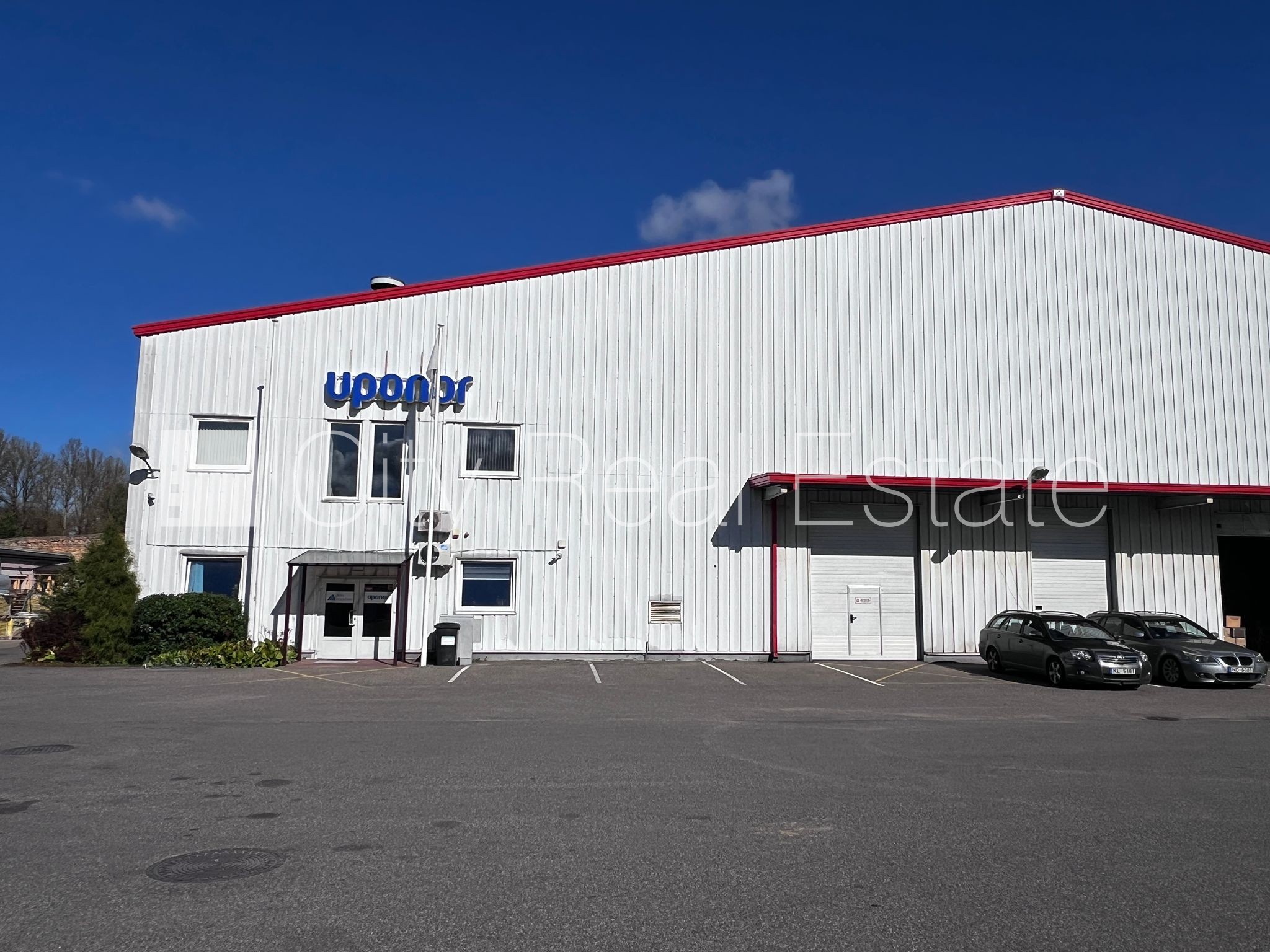 Sludinājumi. Iežogota teritorija, slēgta teritorija, vieta vairākām automašīnām, sanitārie mezgli 2 gab., Cena: 1540 EUR/mēn Foto #9