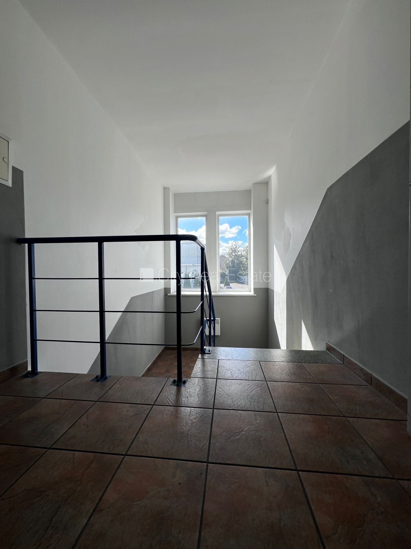 Sludinājumi. Iežogota teritorija, slēgta teritorija, vieta vairākām automašīnām, sanitārie mezgli 2 gab., Cena: 1540 EUR/mēn Foto #6