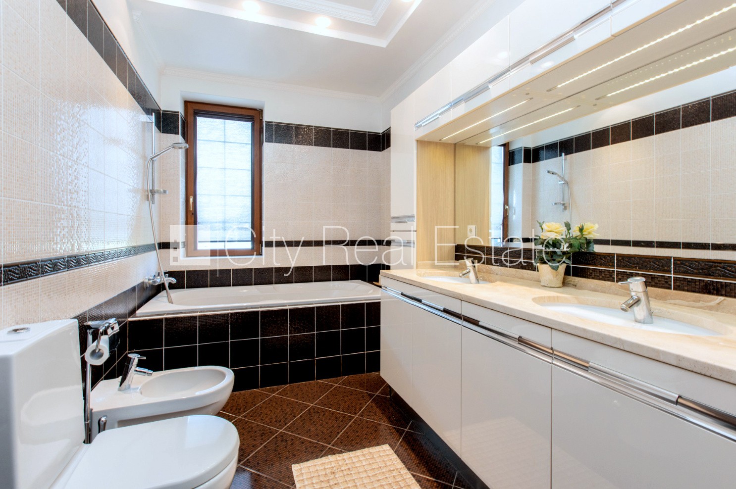 Sludinājumi. Zeme īpašumā, privātmāja, jaunceltne, keramzīta bloku sienas, labiekārtota apzaļumota teritorija Cena: 515000 EUR Foto #21