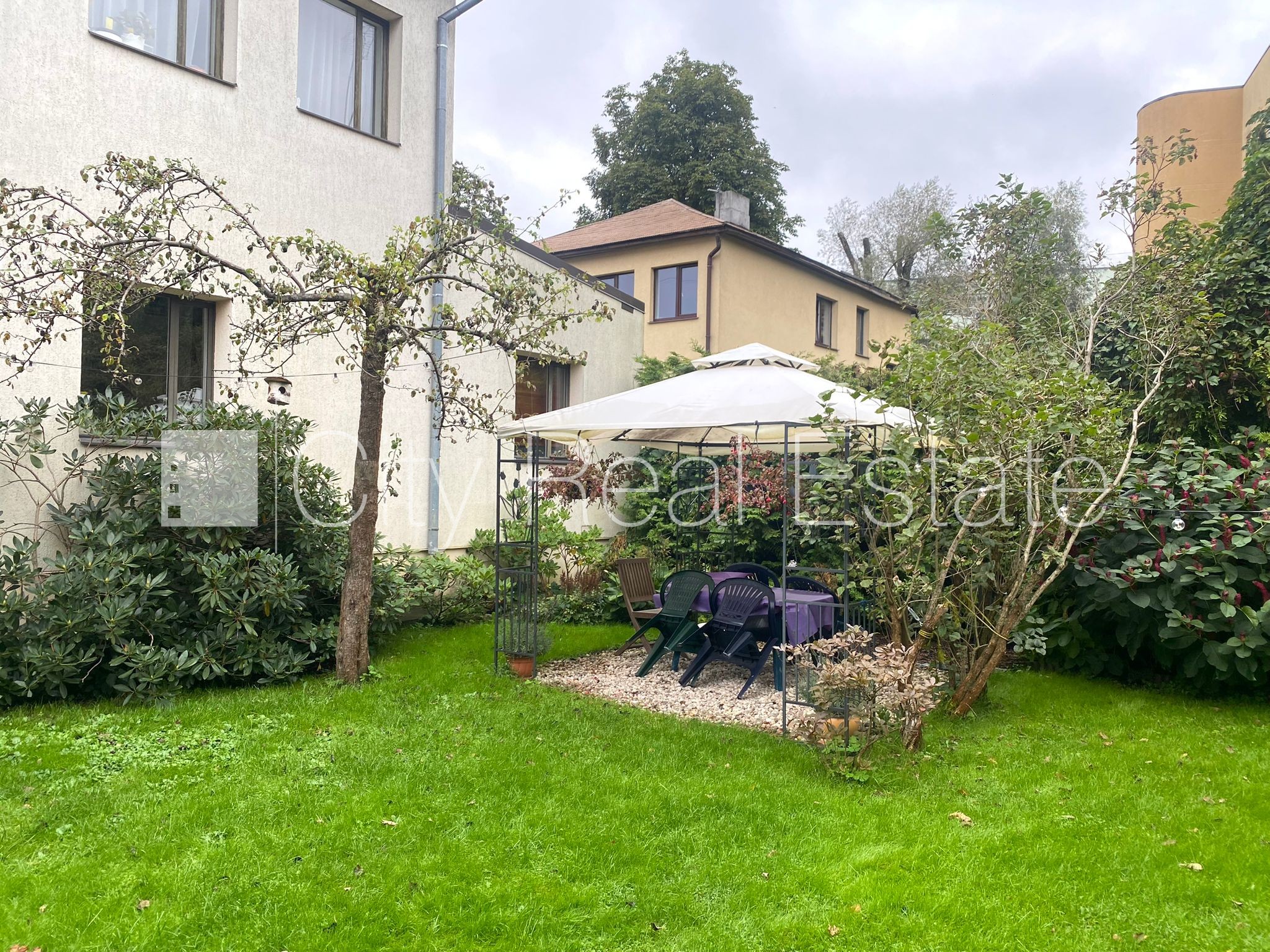 Sludinājumi. Privātmāja, keramzīta bloku sienas, fasāde ar dekoratīvo apmetumu, pagrabstāvā pieejama noliktava, Cena: 320000 EUR Foto #9