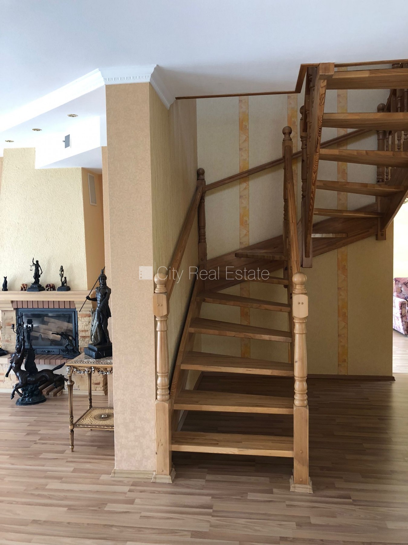 Sludinājumi. Privātmāja, dzelzsbetona starp stāvu pārsegumi, gāzbetona bloku sienas, zaļā teritorija, bruģēts Cena: 310000 EUR Foto #8