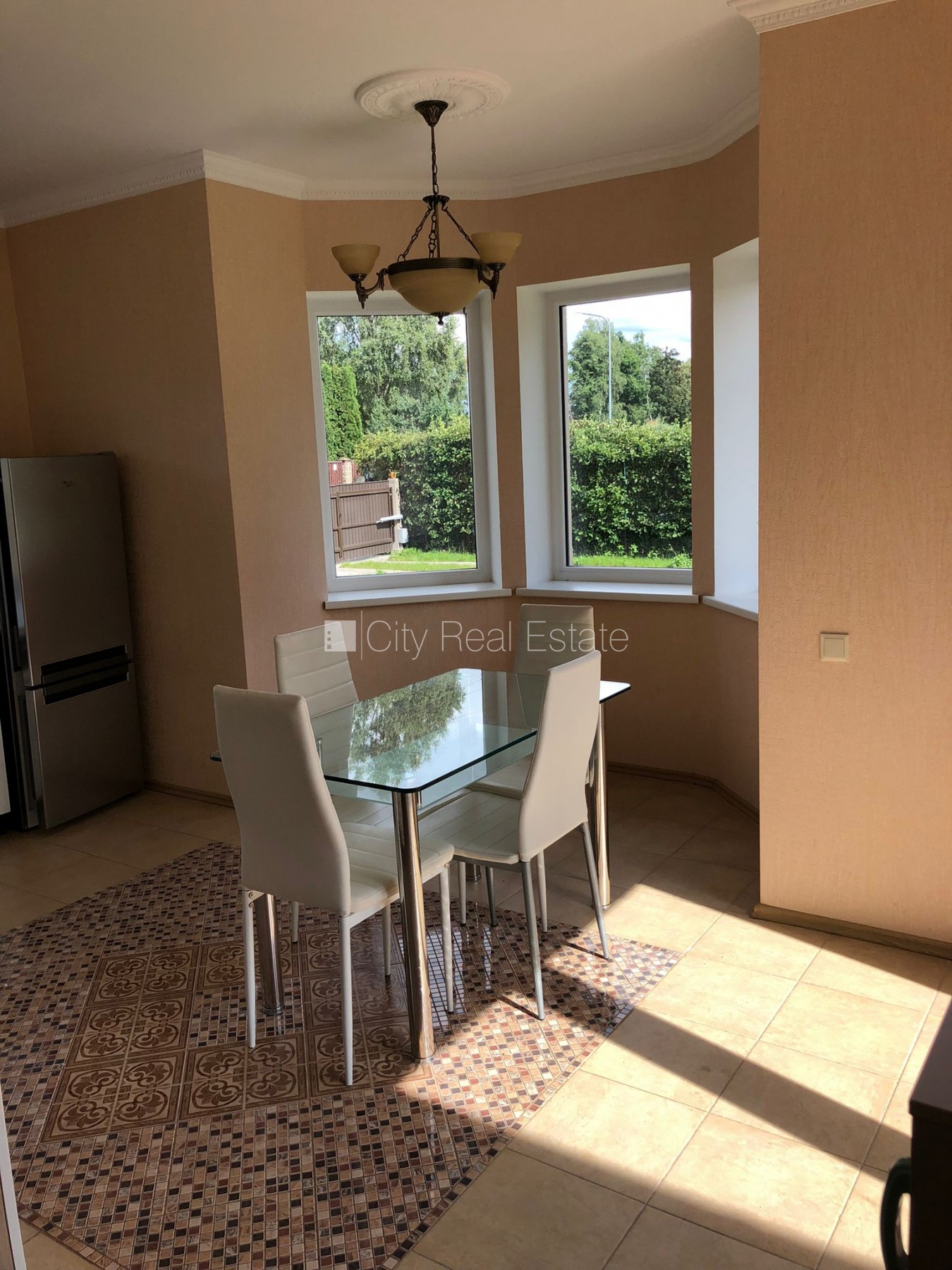 Sludinājumi. Privātmāja, dzelzsbetona starp stāvu pārsegumi, gāzbetona bloku sienas, zaļā teritorija, bruģēts Cena: 310000 EUR Foto #3