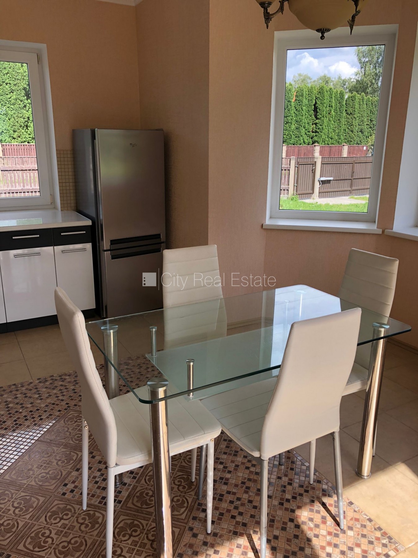 Sludinājumi. Privātmāja, dzelzsbetona starp stāvu pārsegumi, gāzbetona bloku sienas, zaļā teritorija, bruģēts Cena: 310000 EUR Foto #4