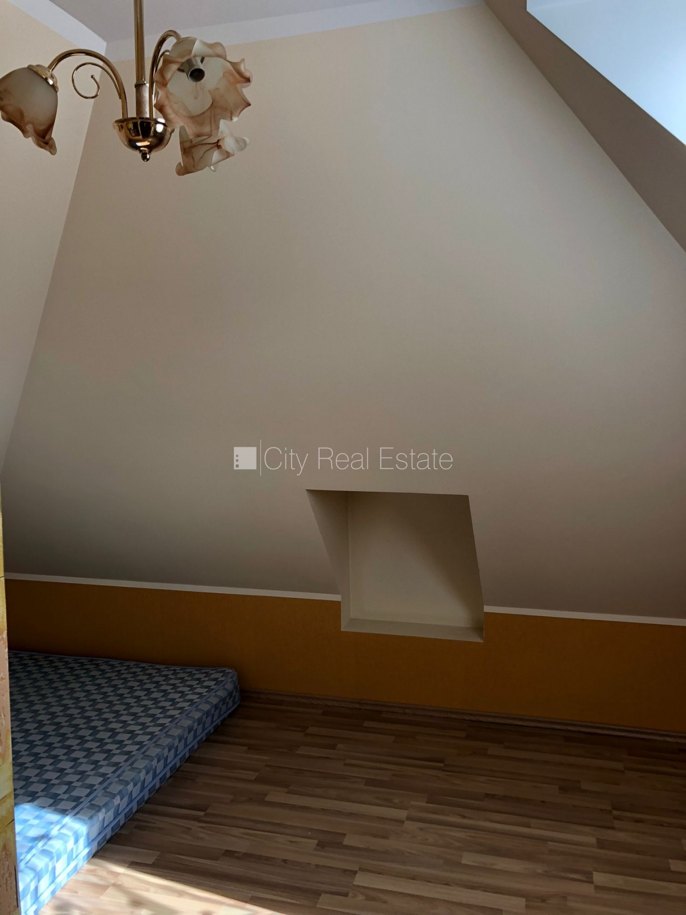 Sludinājumi. Privātmāja, dzelzsbetona starp stāvu pārsegumi, gāzbetona bloku sienas, zaļā teritorija, bruģēts Cena: 310000 EUR Foto #15