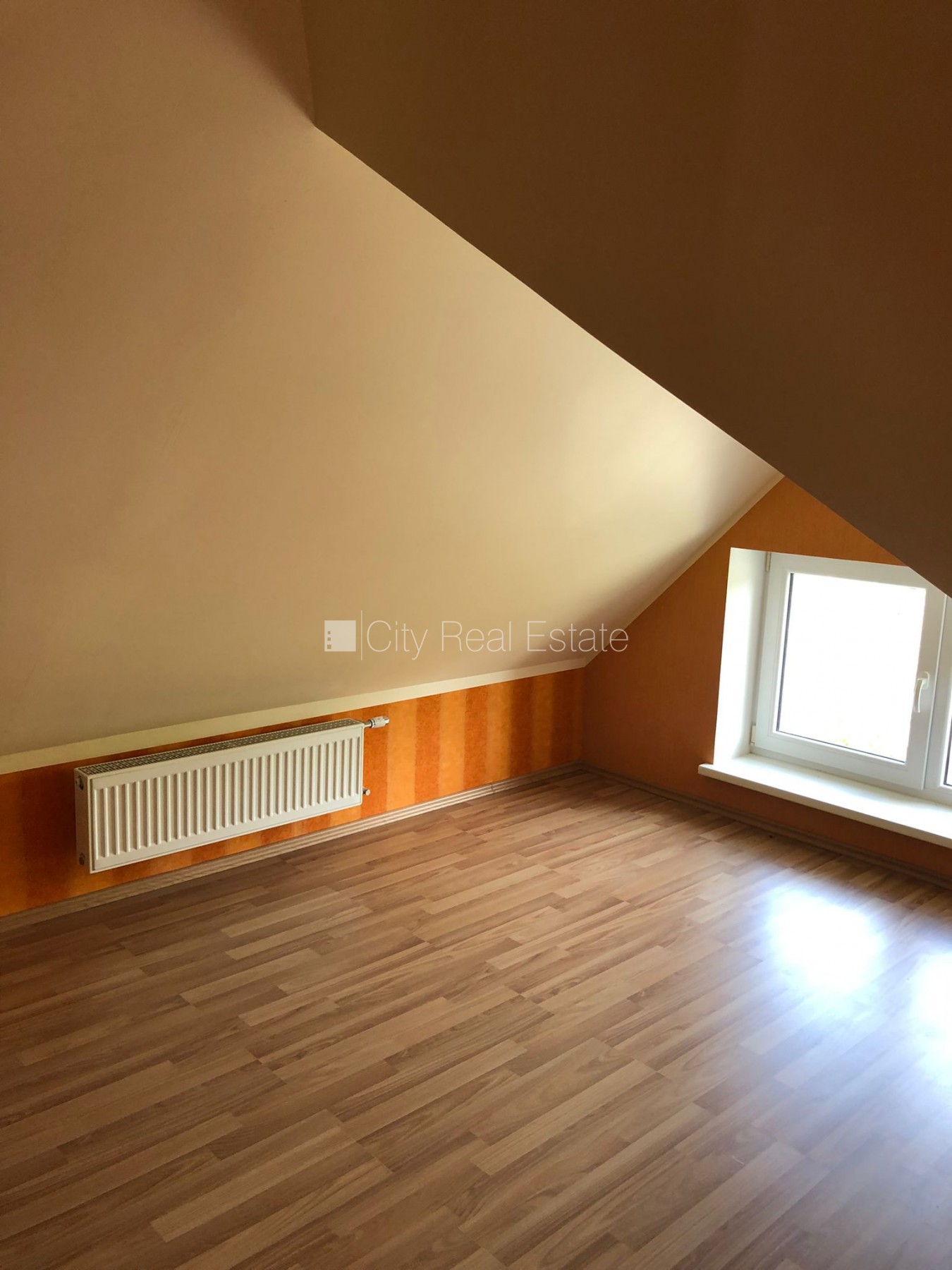 Sludinājumi. Privātmāja, dzelzsbetona starp stāvu pārsegumi, gāzbetona bloku sienas, zaļā teritorija, bruģēts Cena: 310000 EUR Foto #14