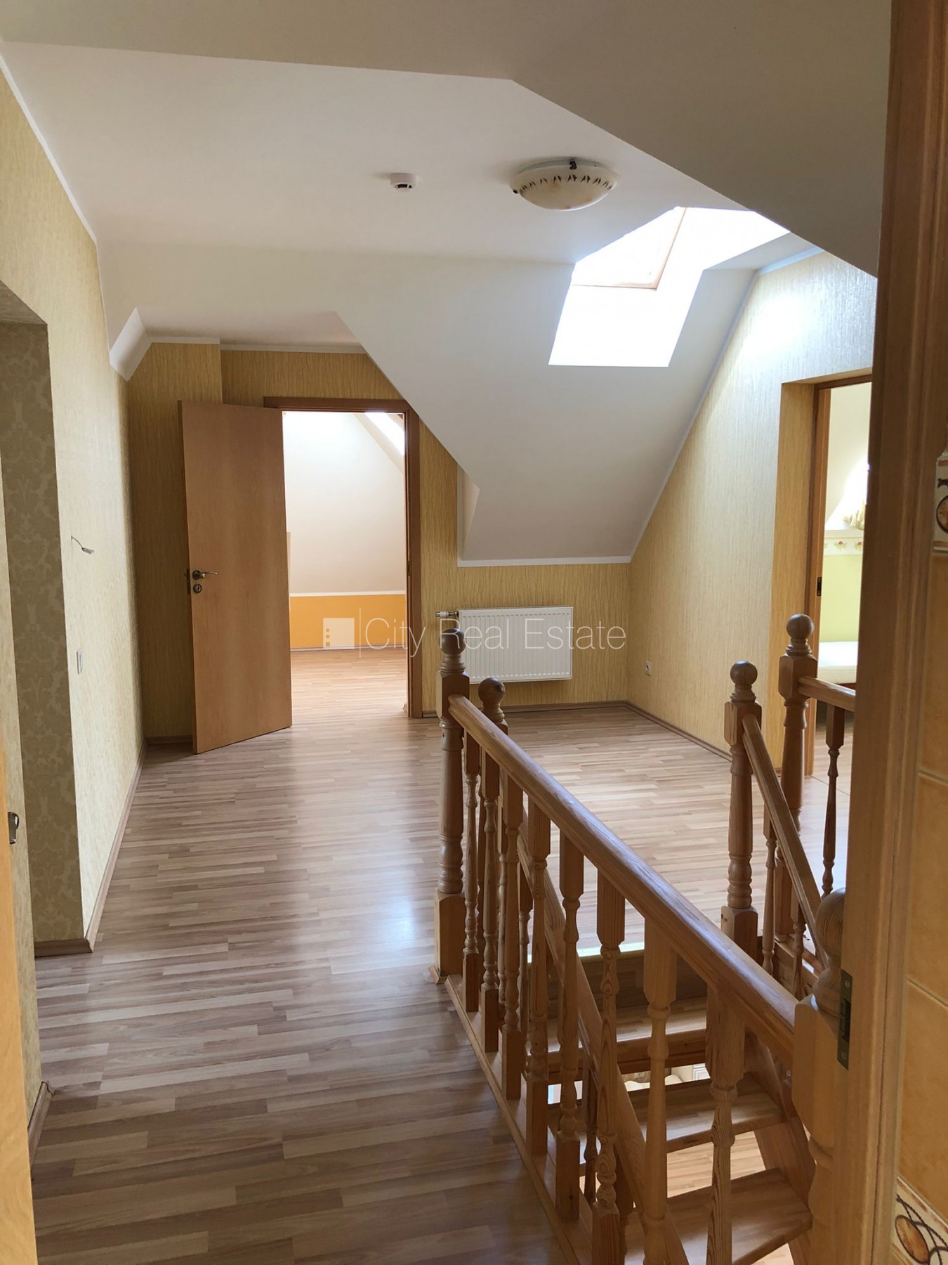 Sludinājumi. Privātmāja, dzelzsbetona starp stāvu pārsegumi, gāzbetona bloku sienas, zaļā teritorija, bruģēts Cena: 310000 EUR Foto #9