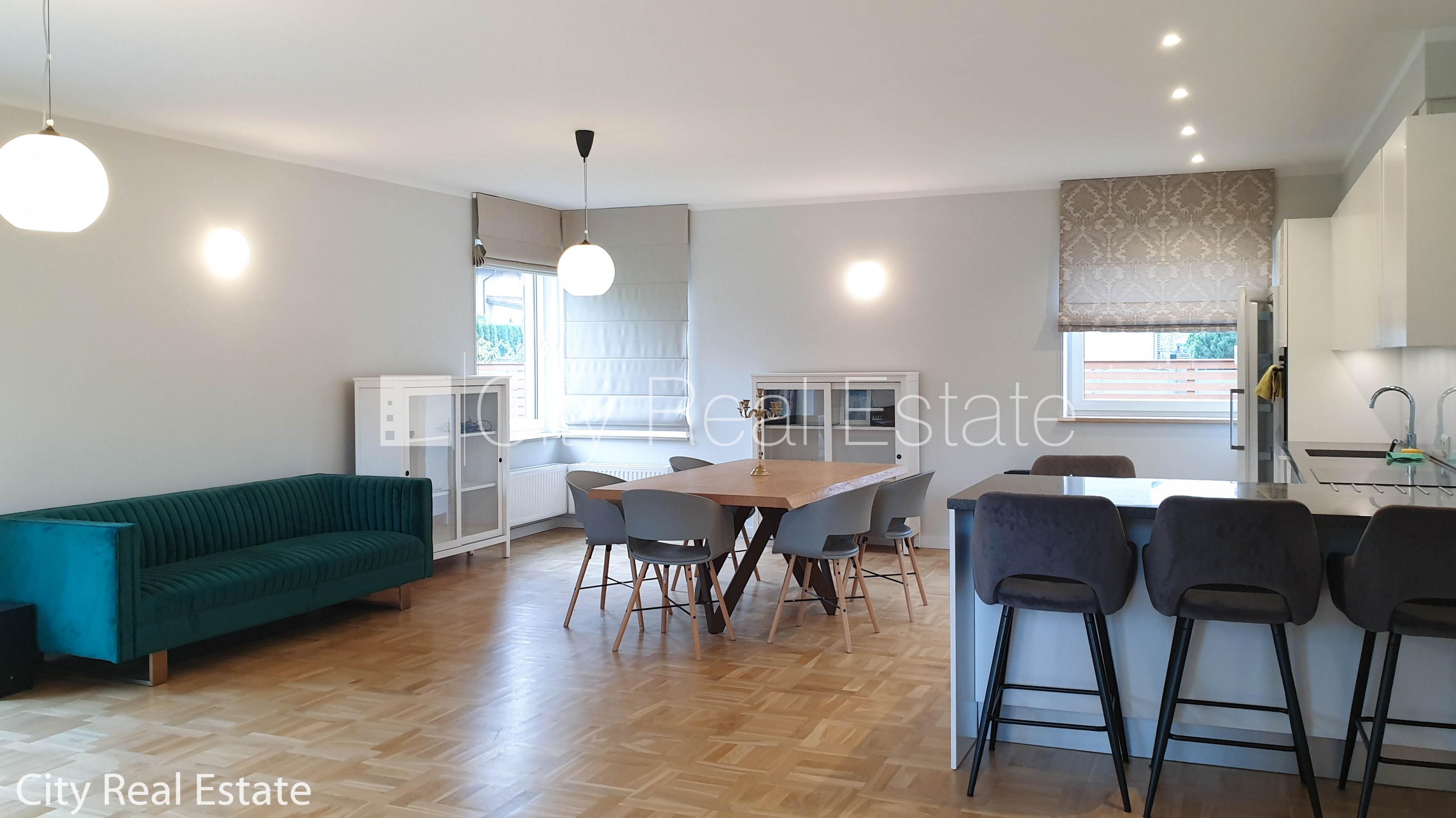 Sludinājumi. Privātmāja, labiekārtota apzaļumota teritorija 1600 m2, iežogota teritorija, teritorijas Cena: 1800 EUR/mēn Foto #8