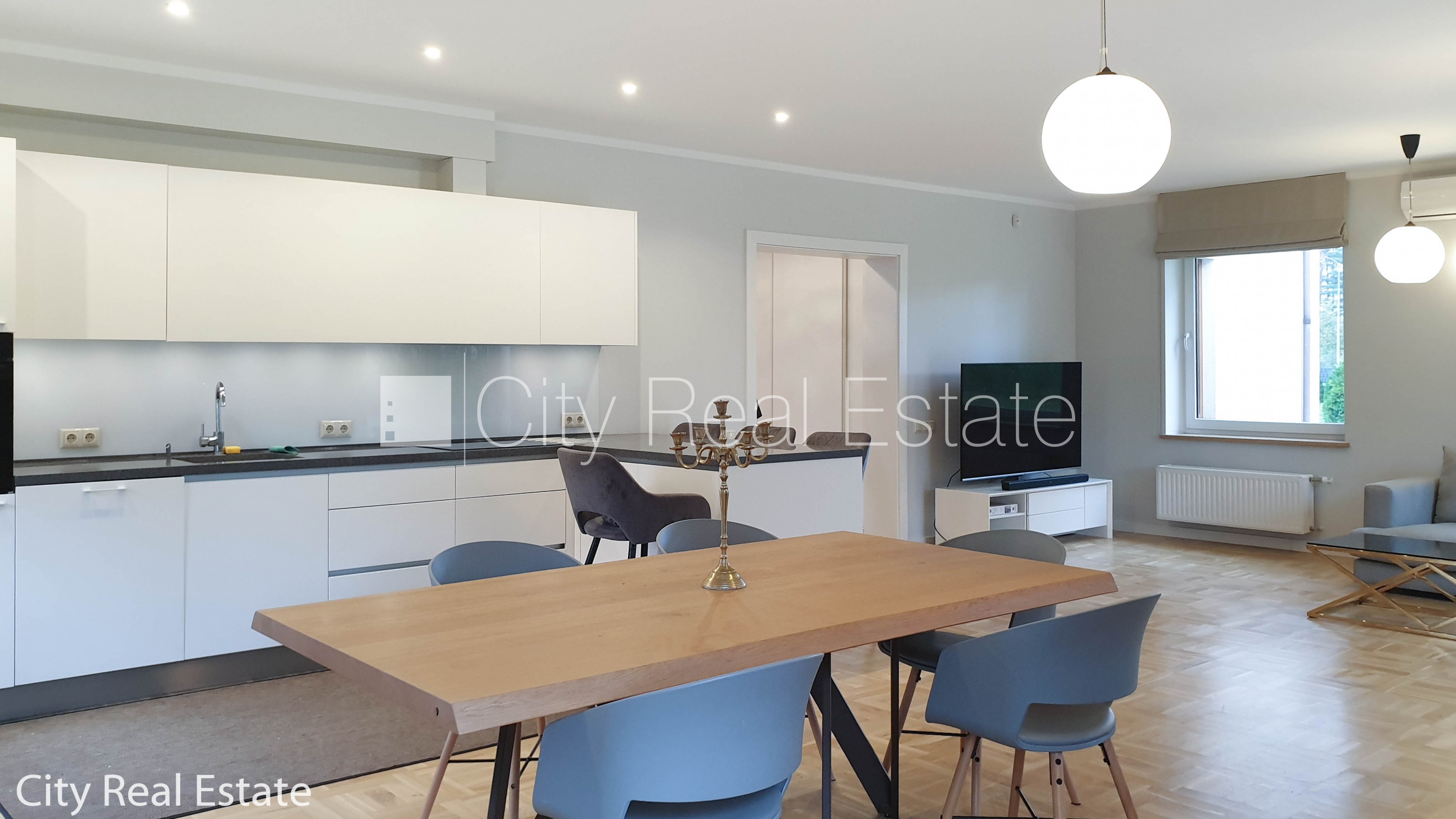 Sludinājumi. Privātmāja, labiekārtota apzaļumota teritorija 1600 m2, iežogota teritorija, teritorijas Cena: 1800 EUR/mēn Foto #10