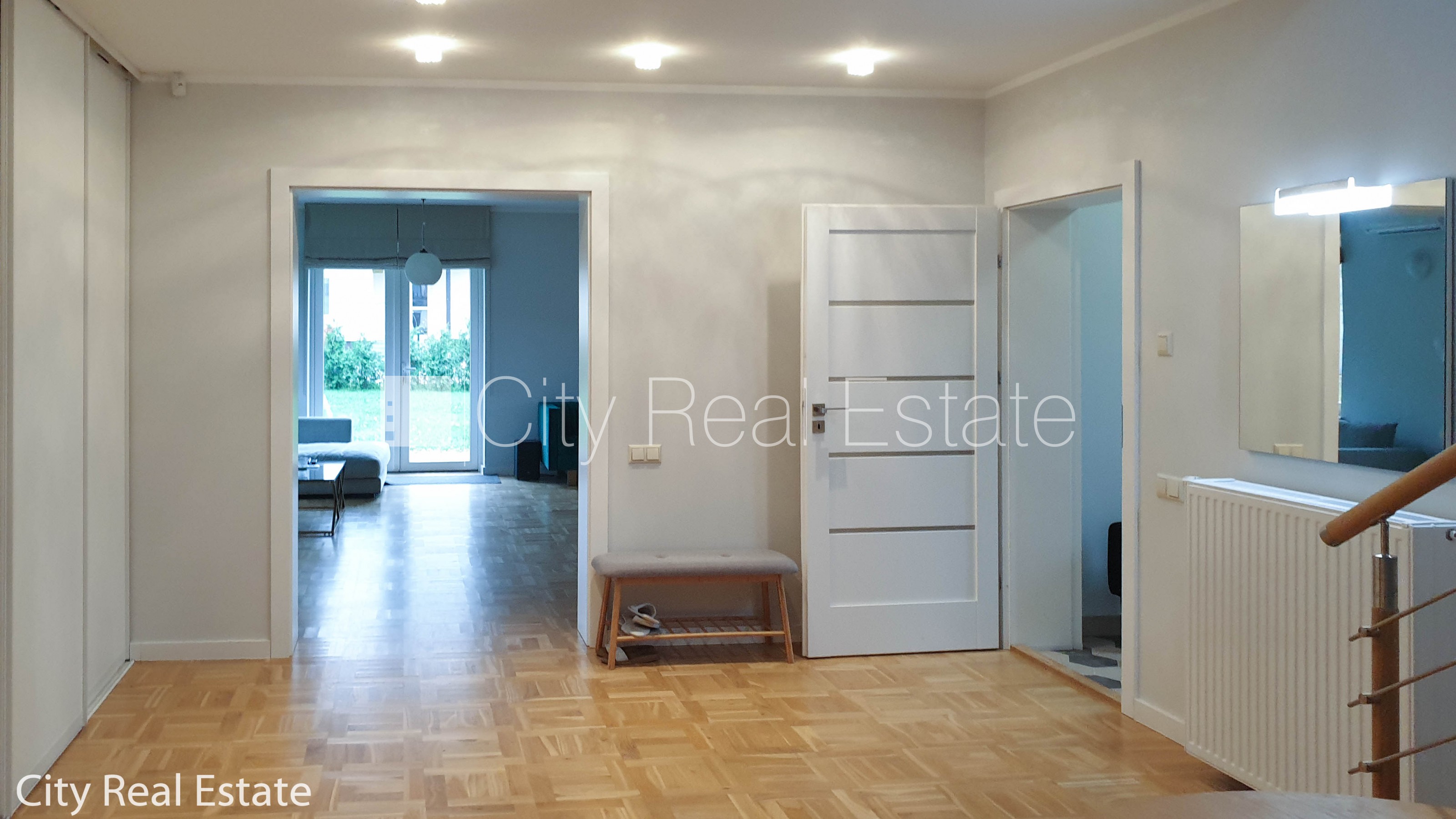 Sludinājumi. Privātmāja, labiekārtota apzaļumota teritorija 1600 m2, iežogota teritorija, teritorijas Cena: 1800 EUR/mēn Foto #6