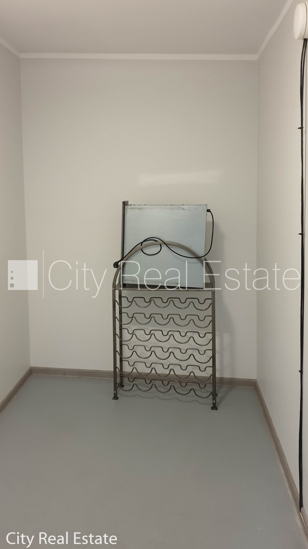 Sludinājumi. Privātmāja, labiekārtota apzaļumota teritorija 1600 m2, iežogota teritorija, teritorijas Cena: 1800 EUR/mēn Foto #25