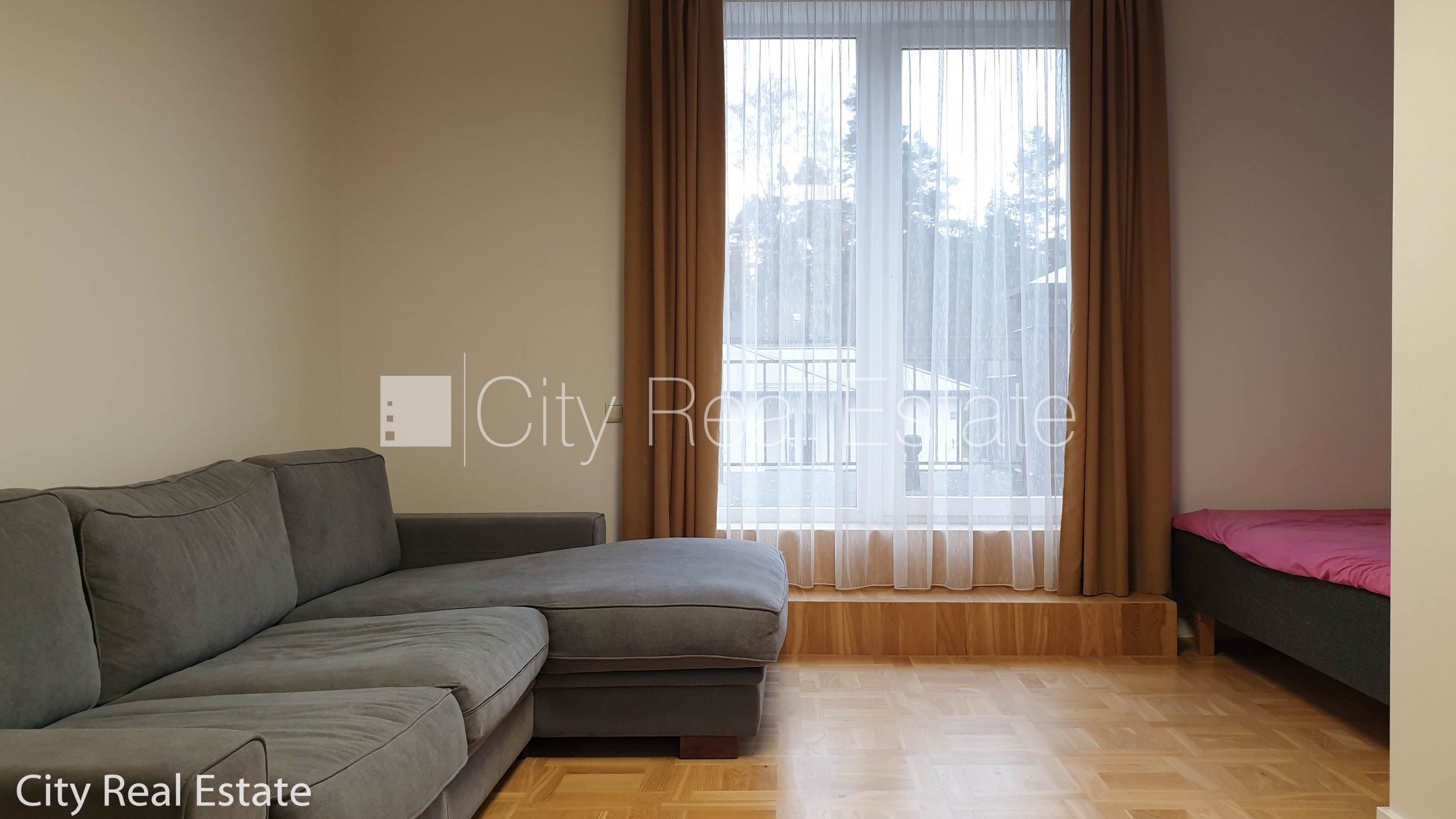 Sludinājumi. Privātmāja, labiekārtota apzaļumota teritorija 1600 m2, iežogota teritorija, teritorijas Cena: 1800 EUR/mēn Foto #18