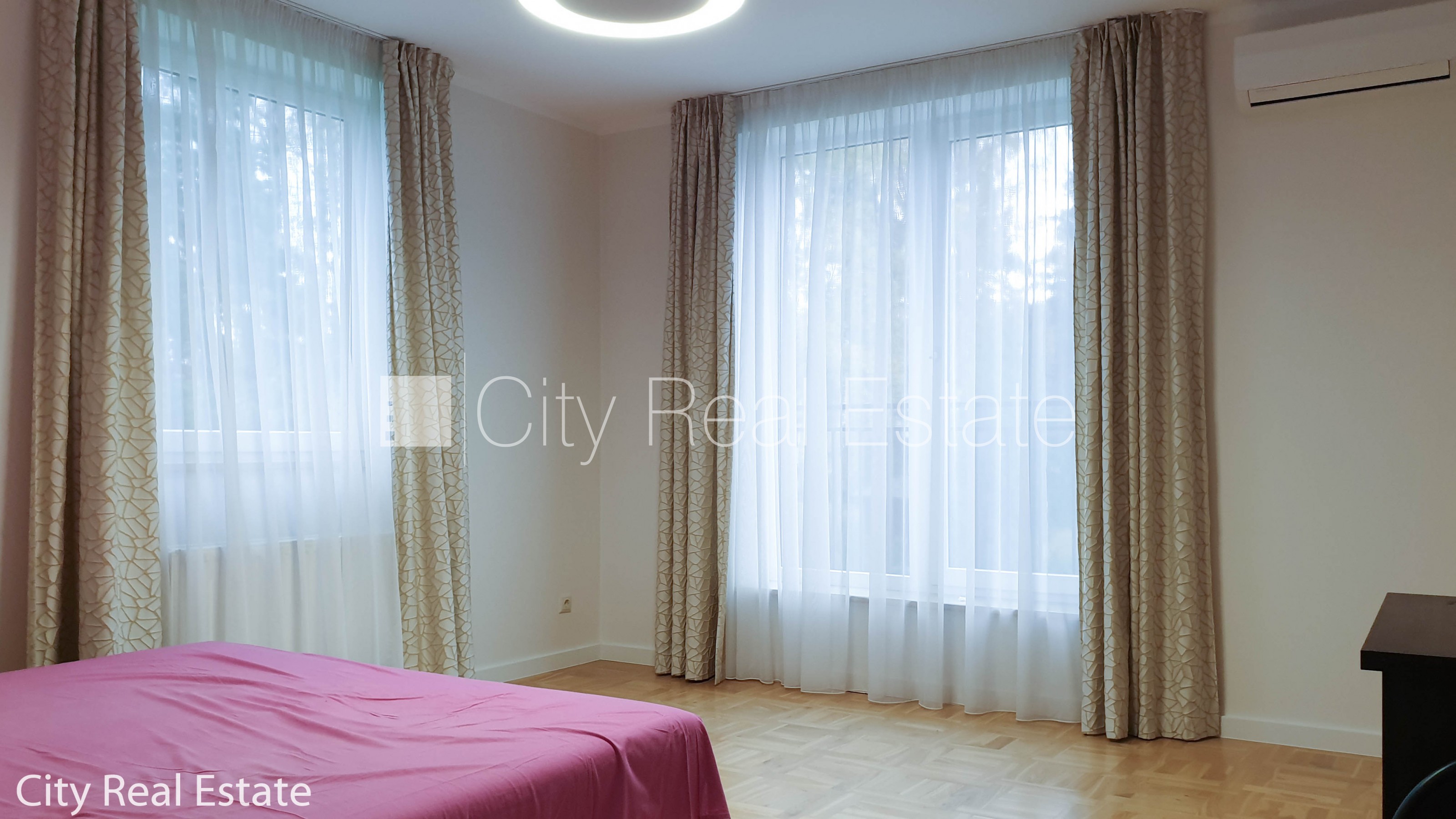 Sludinājumi. Privātmāja, labiekārtota apzaļumota teritorija 1600 m2, iežogota teritorija, teritorijas Cena: 1800 EUR/mēn Foto #20