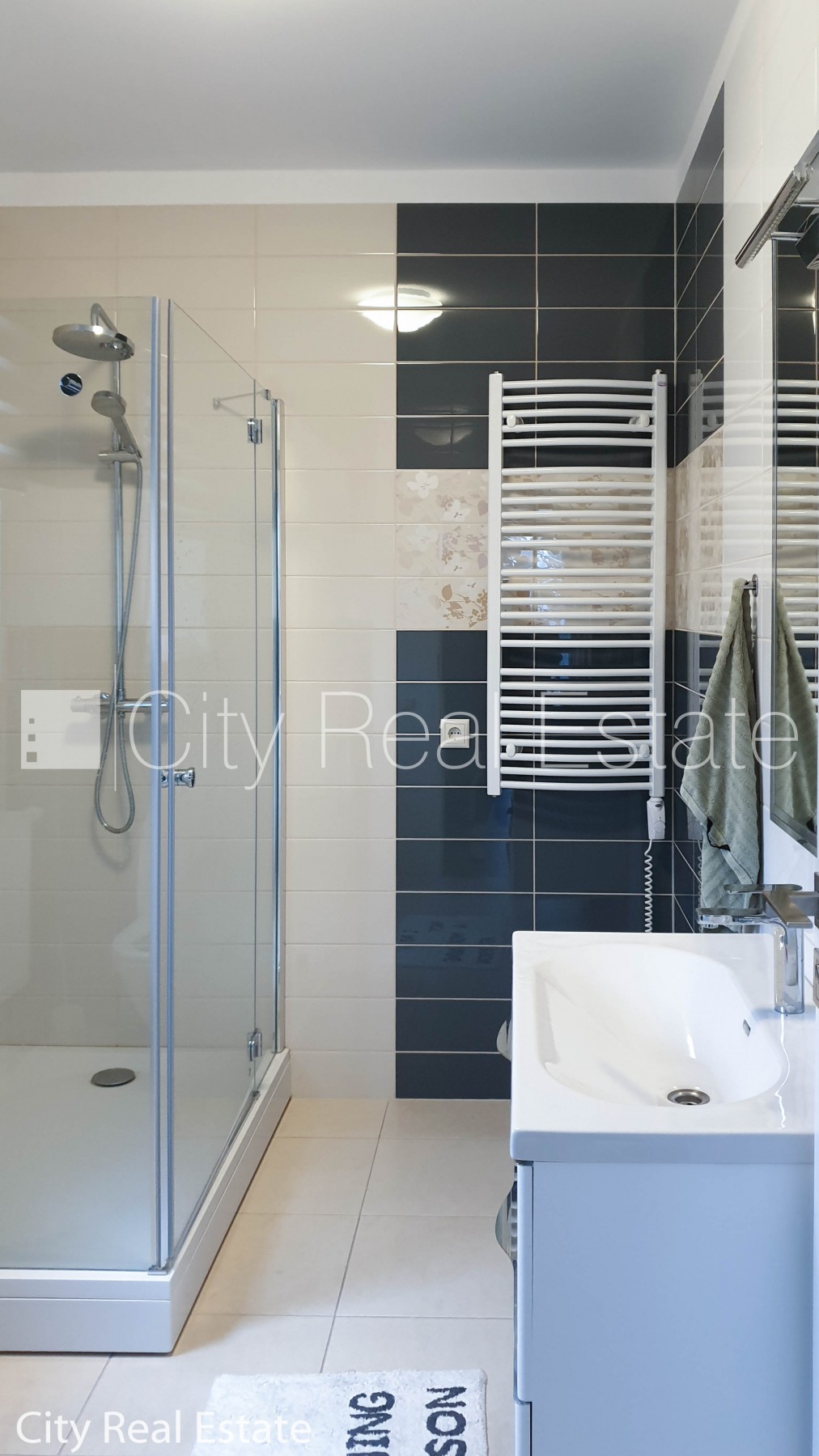 Sludinājumi. Privātmāja, labiekārtota apzaļumota teritorija 1600 m2, iežogota teritorija, teritorijas Cena: 1800 EUR/mēn Foto #21