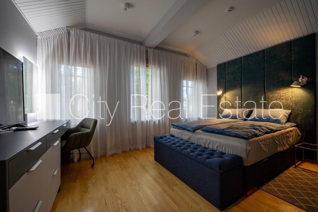 Sludinājumi. Privātmāja, labiekārtota apzaļumota teritorija, slēgta teritorija, teritorijas iebrauktuves vārti Cena: 8000 EUR/mēn Foto #7