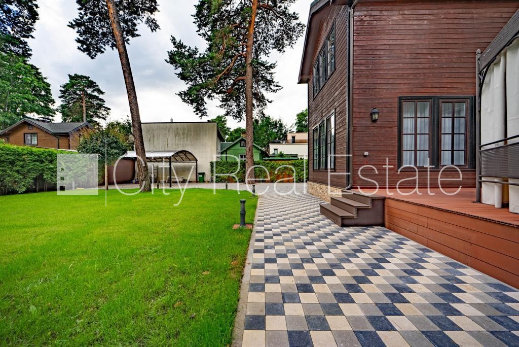Sludinājumi. Privātmāja, labiekārtota apzaļumota teritorija, slēgta teritorija, teritorijas iebrauktuves vārti Cena: 8000 EUR/mēn Foto #24