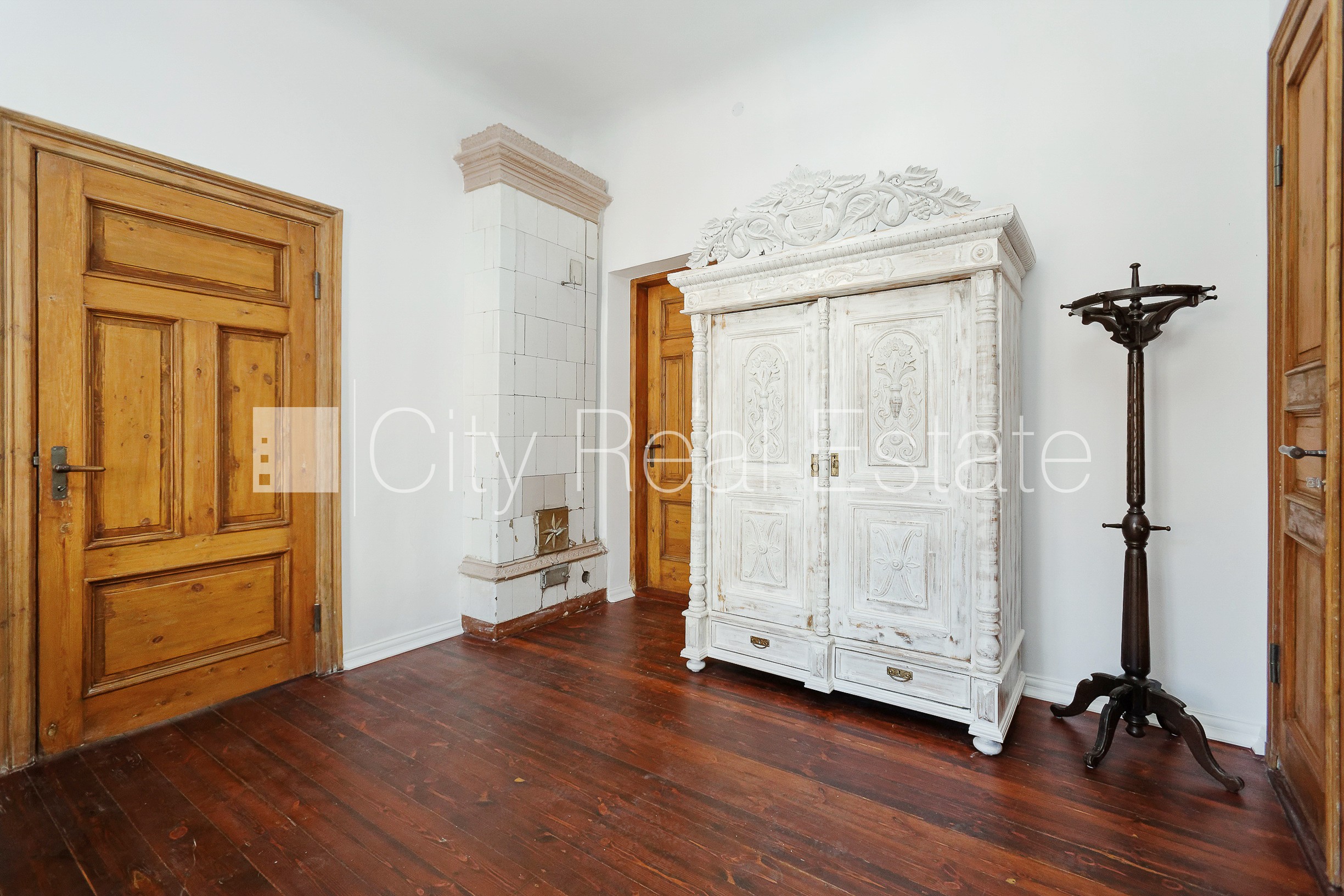 Sludinājumi. Fasādes māja, ieeja no ielas, guļamistabu skaits 4 gab., istabas izolētas 4 gab., virtuve, centrālā Cena: 185000 EUR Foto #19