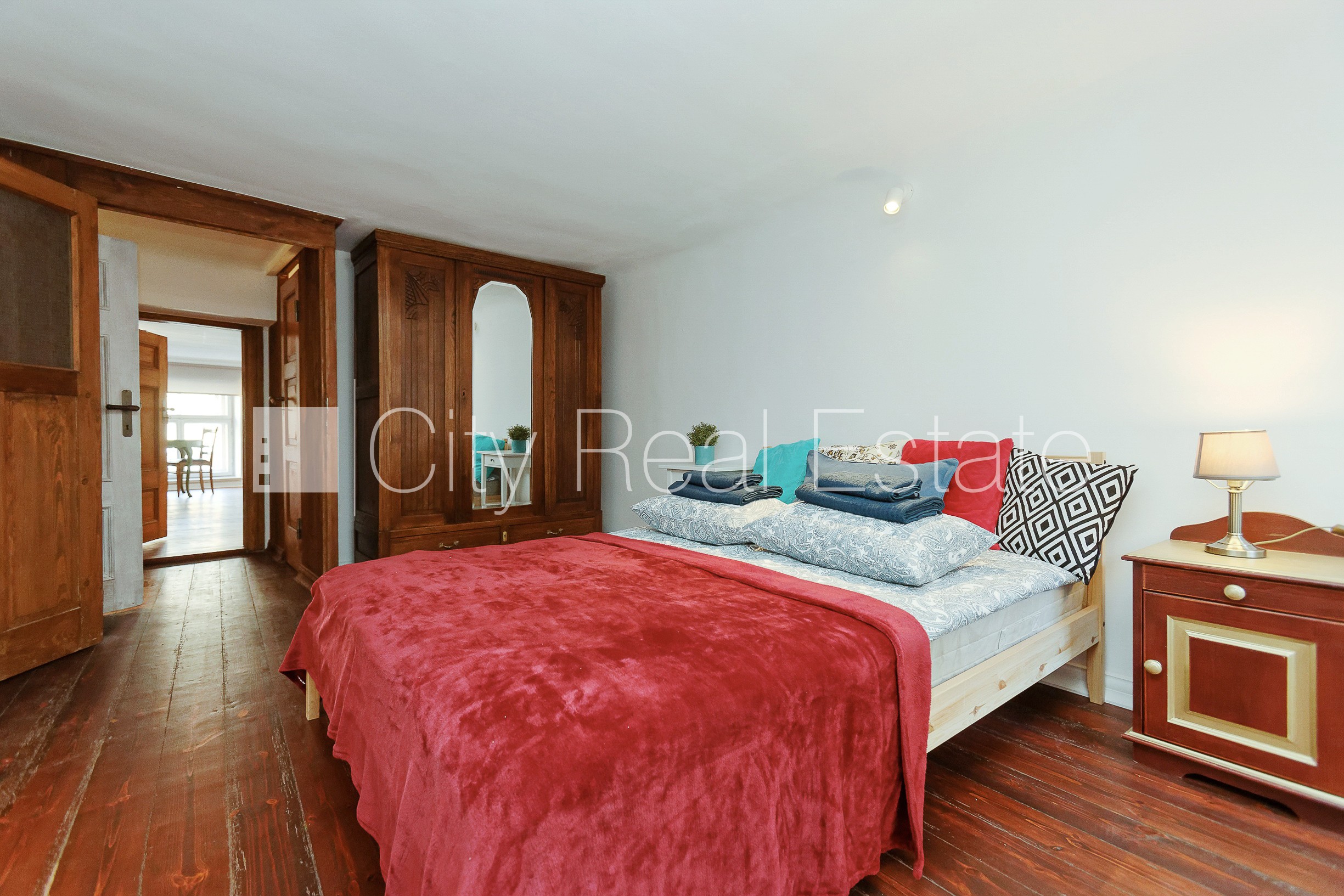 Sludinājumi. Fasādes māja, ieeja no ielas, guļamistabu skaits 4 gab., istabas izolētas 4 gab., virtuve, centrālā Cena: 185000 EUR Foto #6