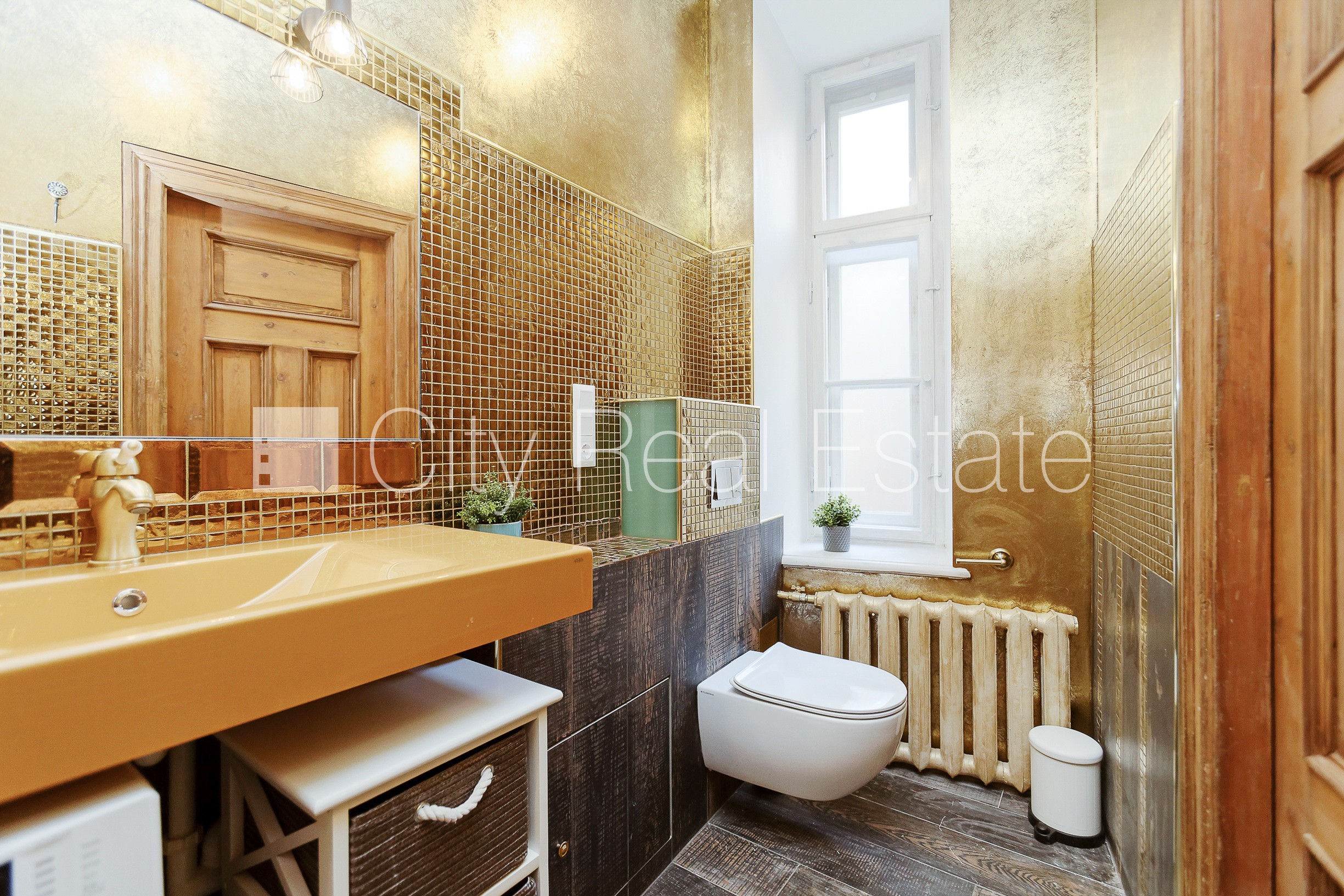 Sludinājumi. Fasādes māja, ieeja no ielas, guļamistabu skaits 4 gab., istabas izolētas 4 gab., virtuve, centrālā Cena: 185000 EUR Foto #10