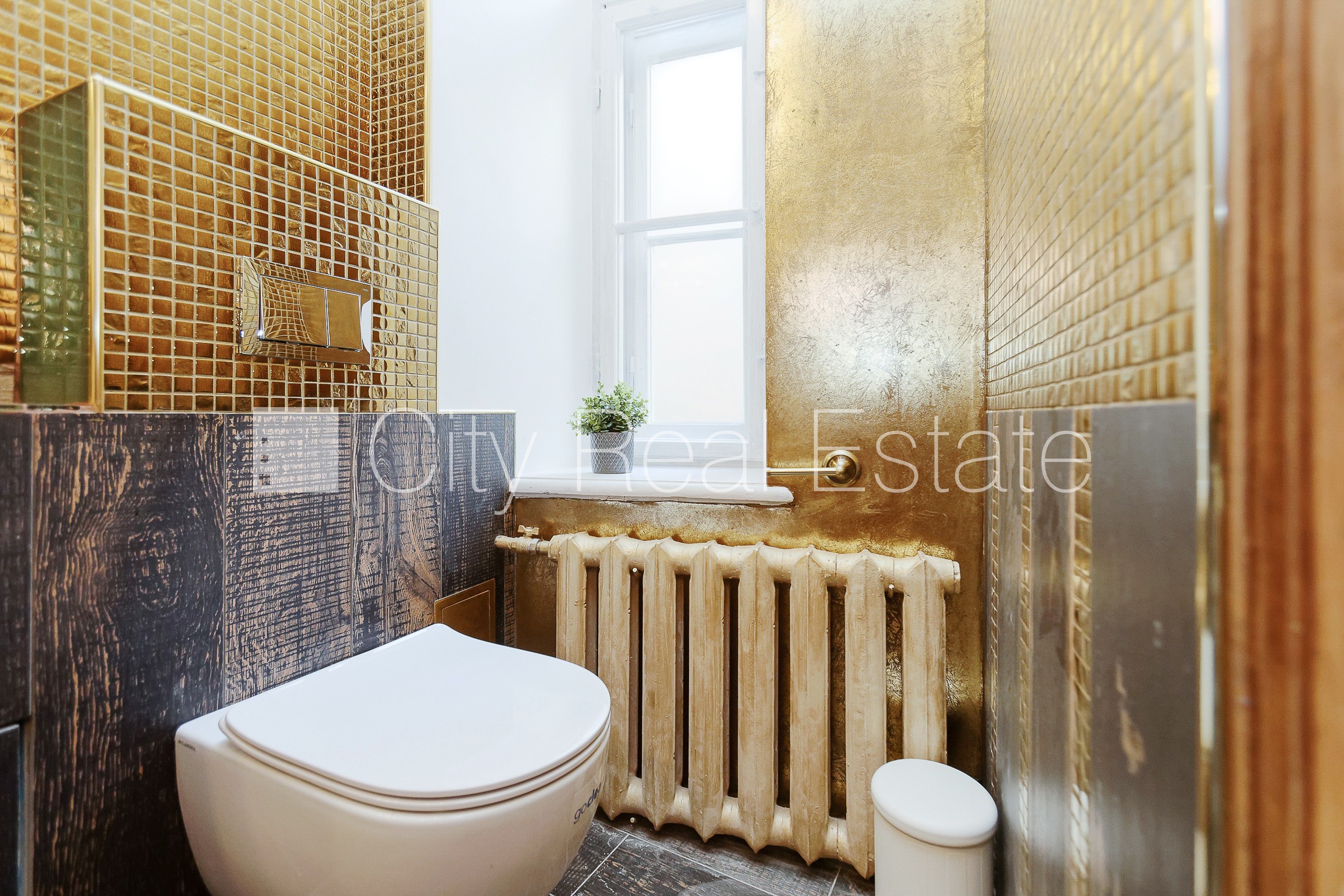 Sludinājumi. Fasādes māja, ieeja no ielas, guļamistabu skaits 4 gab., istabas izolētas 4 gab., virtuve, centrālā Cena: 185000 EUR Foto #11