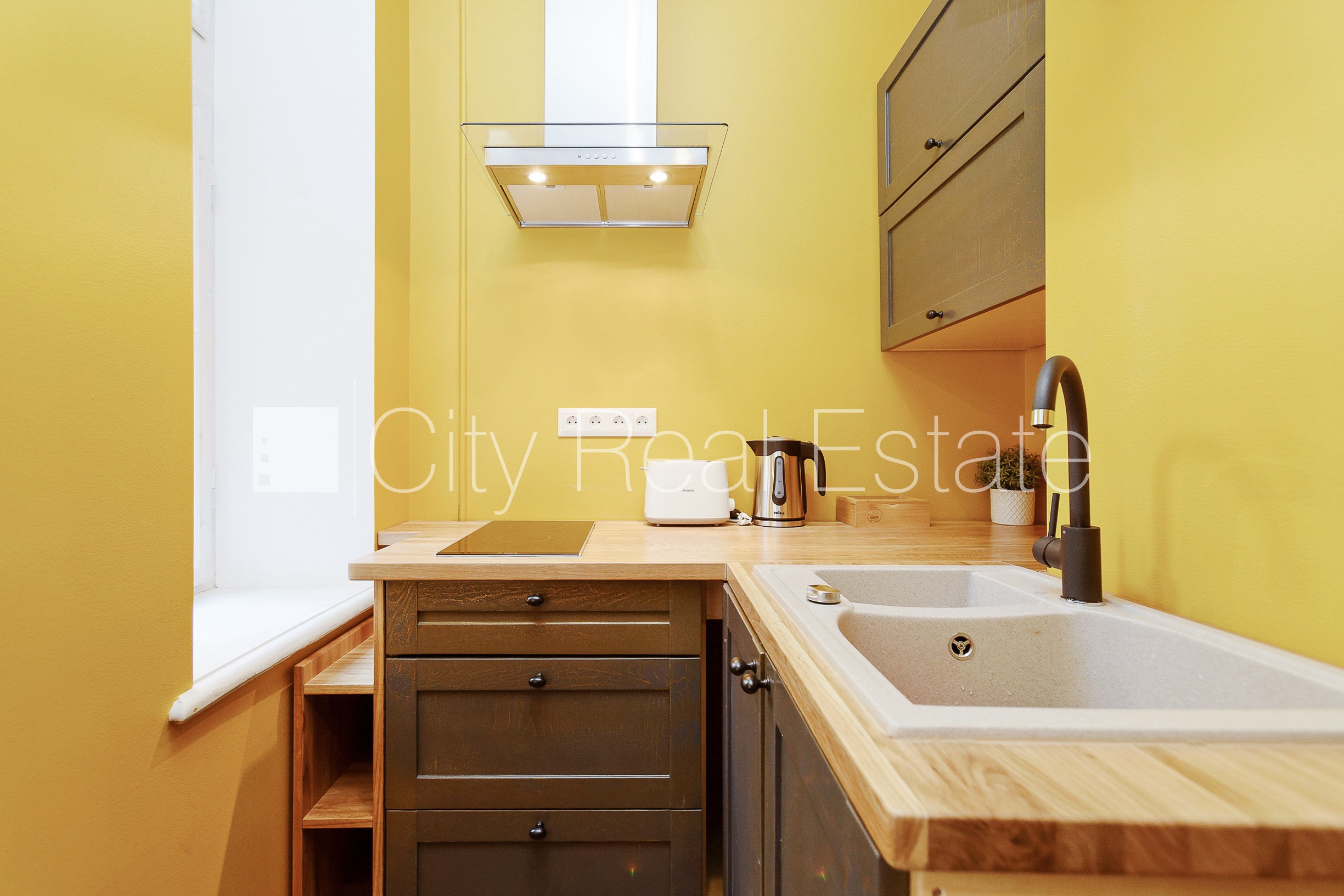 Sludinājumi. Fasādes māja, ieeja no ielas, guļamistabu skaits 4 gab., istabas izolētas 4 gab., virtuve, centrālā Cena: 185000 EUR Foto #13