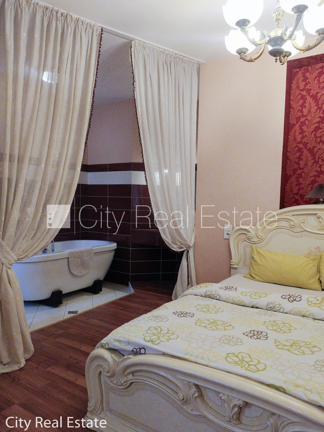 Sludinājumi. Fasādes māja, ieeja no ielas, ir lifts, kāpņu telpa pēc kapitālā remonta, studio tipa, virtuve Cena: 450 EUR/mēn Foto #8