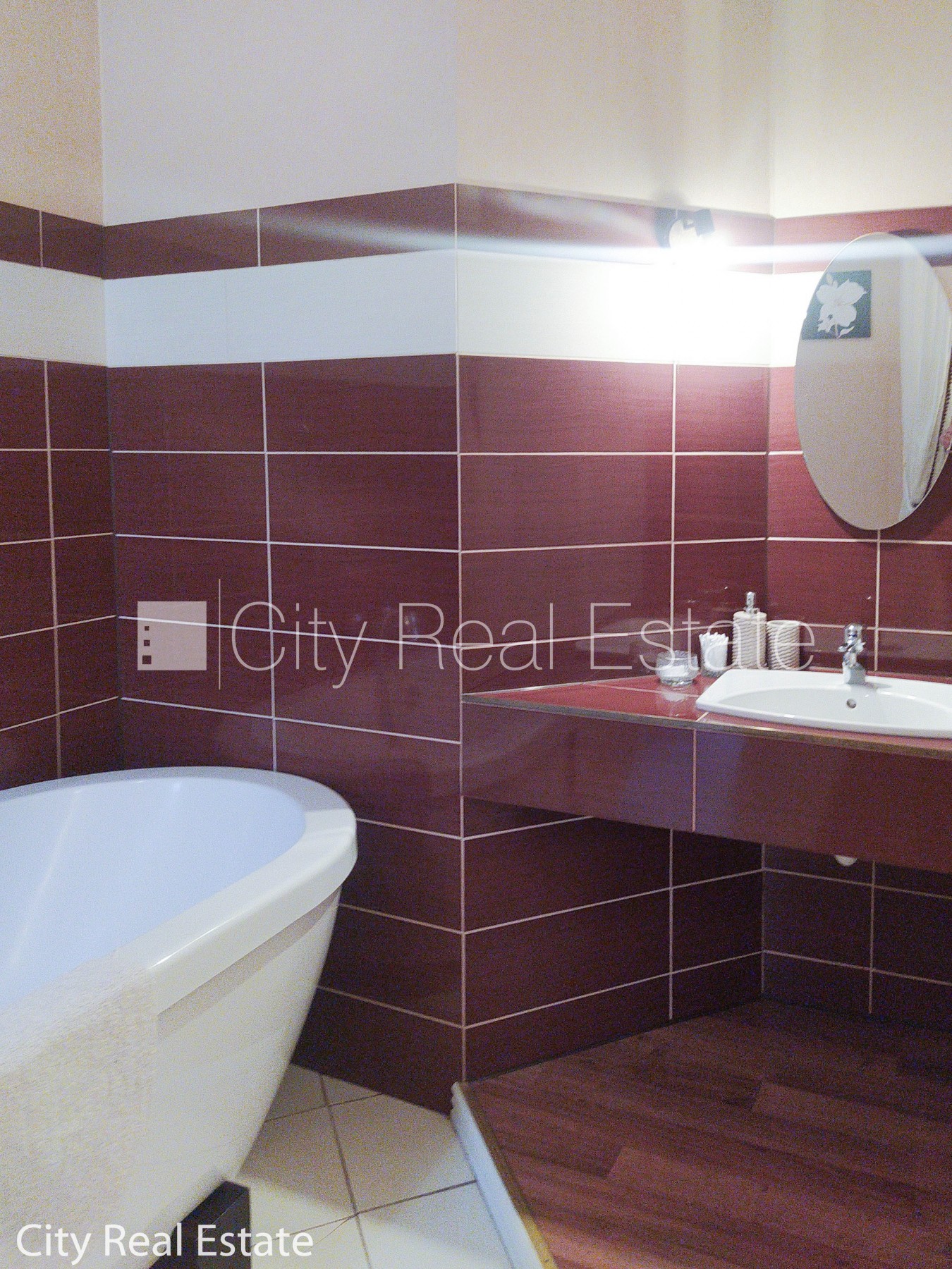 Sludinājumi. Fasādes māja, ieeja no ielas, ir lifts, kāpņu telpa pēc kapitālā remonta, studio tipa, virtuve Cena: 450 EUR/mēn Foto #10