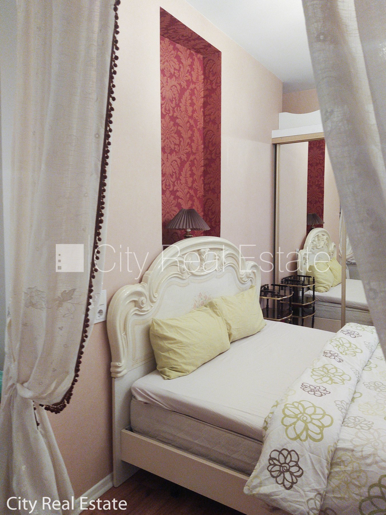 Sludinājumi. Fasādes māja, ieeja no ielas, ir lifts, kāpņu telpa pēc kapitālā remonta, studio tipa, virtuve Cena: 450 EUR/mēn Foto #5