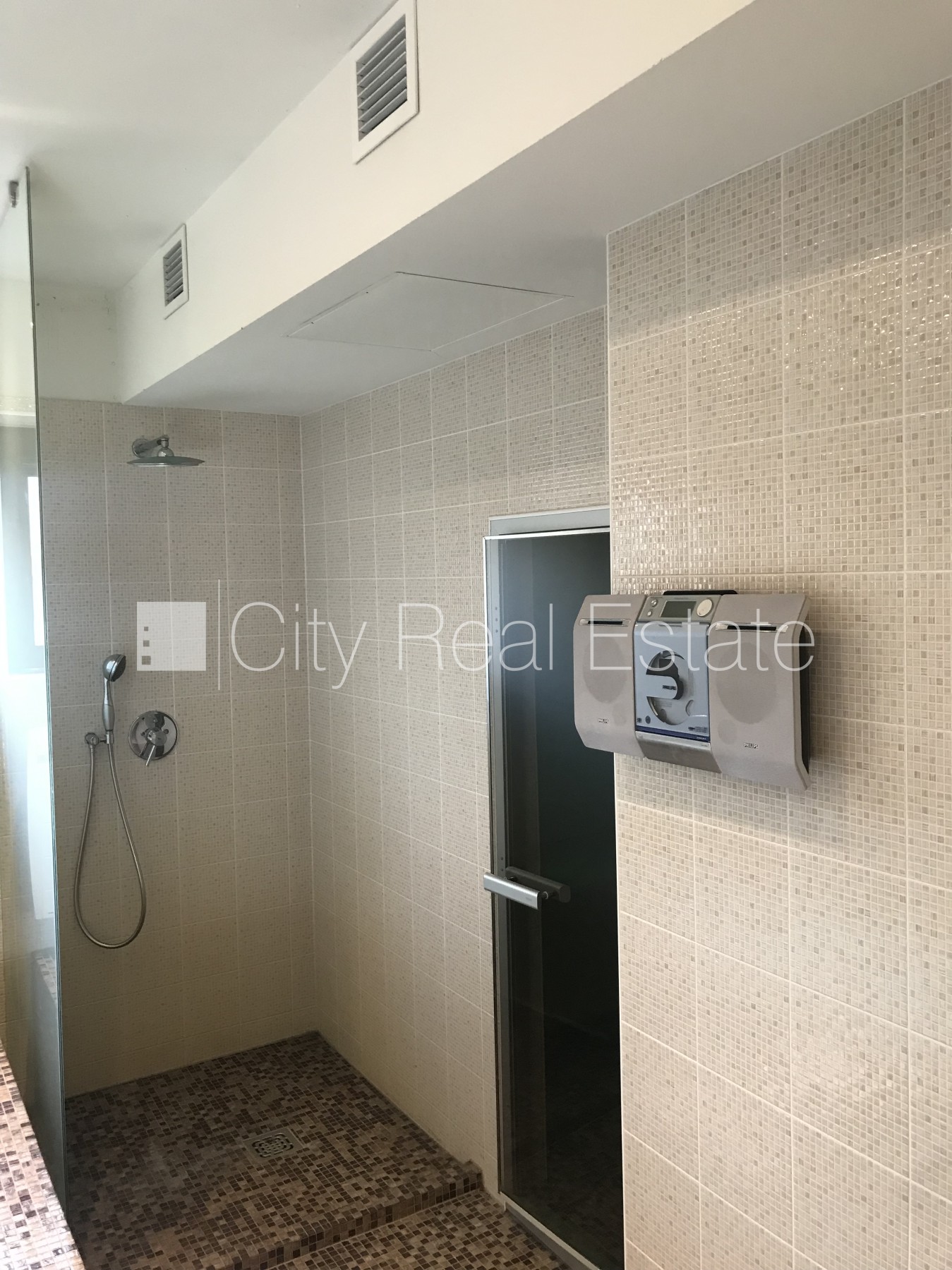 Объявление. Земля в собственности, частный дом, гостевой дом, покрытие крыши из гидроизолированного битума, Цена: 379000 EUR Foto #21