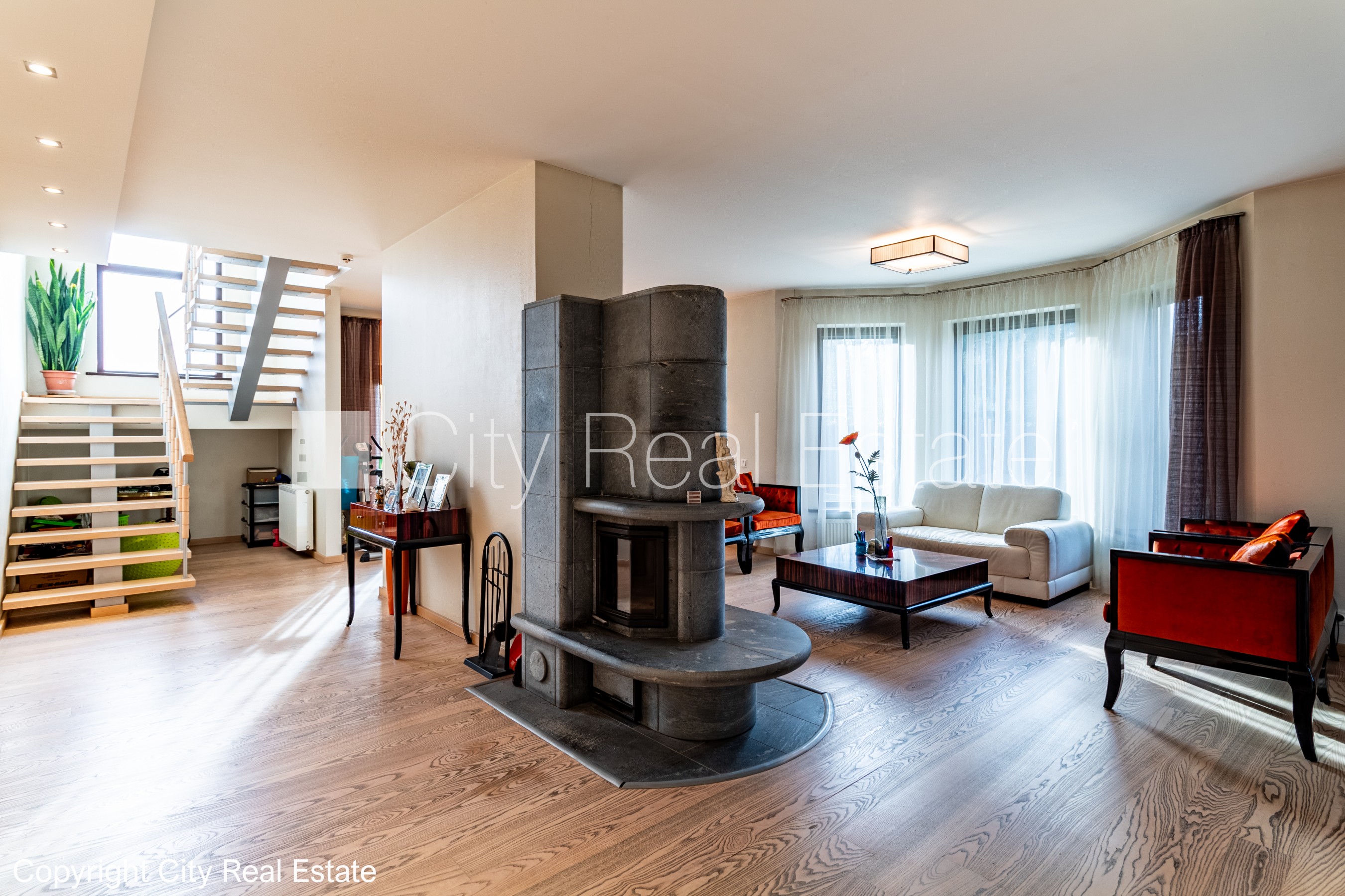 Объявление. Земля в собственности, частный дом, гостевой дом, покрытие крыши из гидроизолированного битума, Цена: 379000 EUR Foto #2