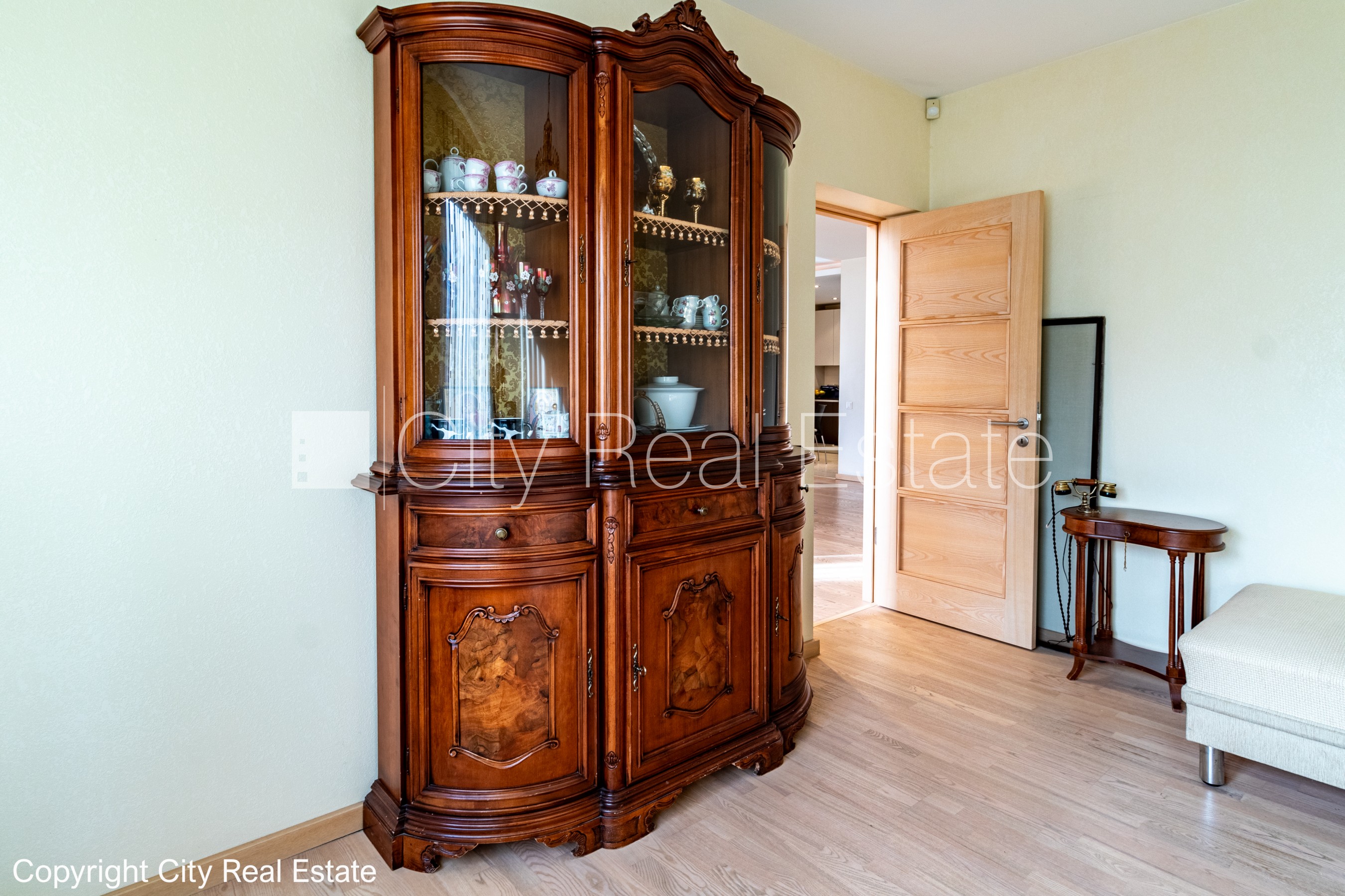 Объявление. Земля в собственности, частный дом, гостевой дом, покрытие крыши из гидроизолированного битума, Цена: 379000 EUR Foto #4