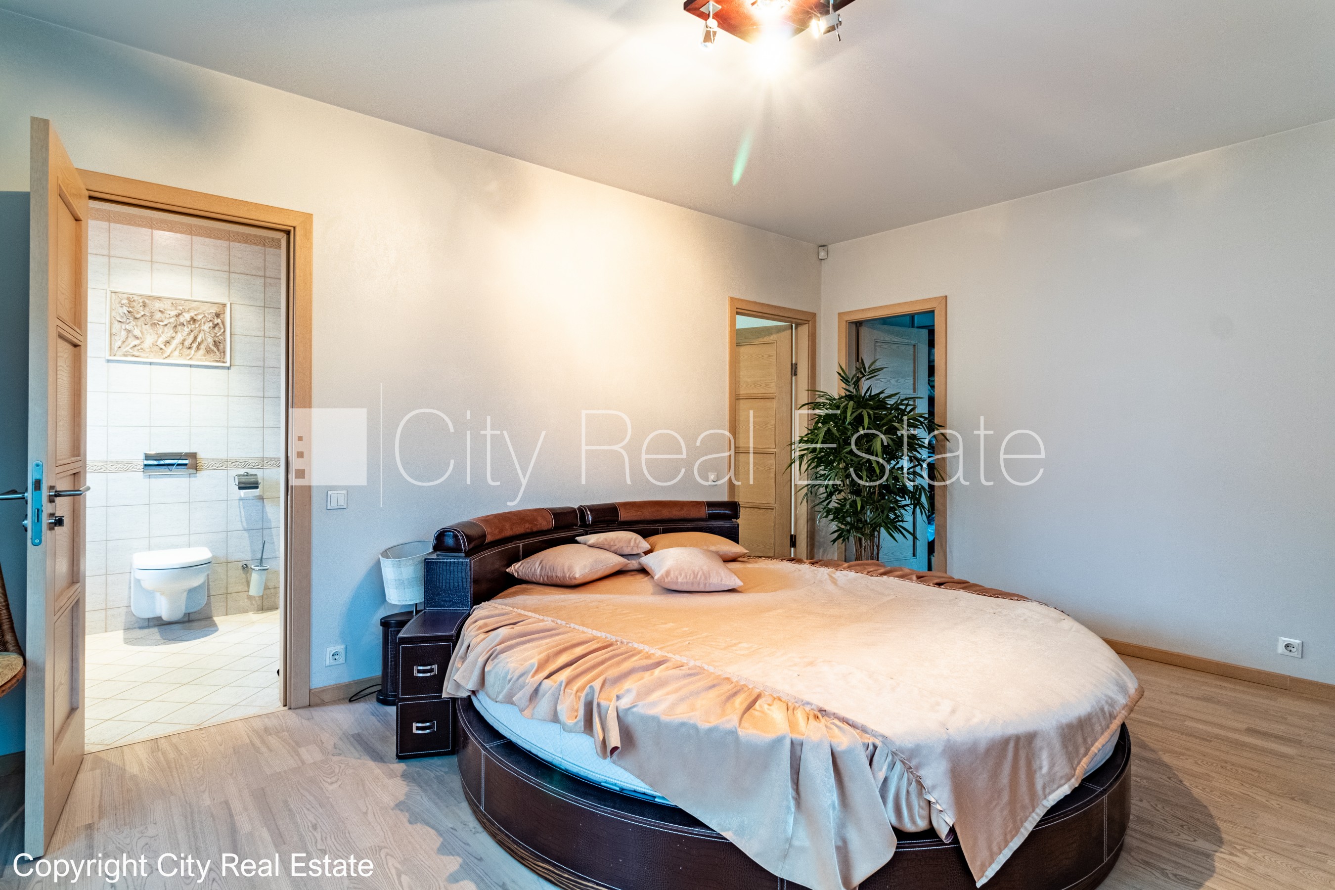 Объявление. Земля в собственности, частный дом, гостевой дом, покрытие крыши из гидроизолированного битума, Цена: 379000 EUR Foto #7