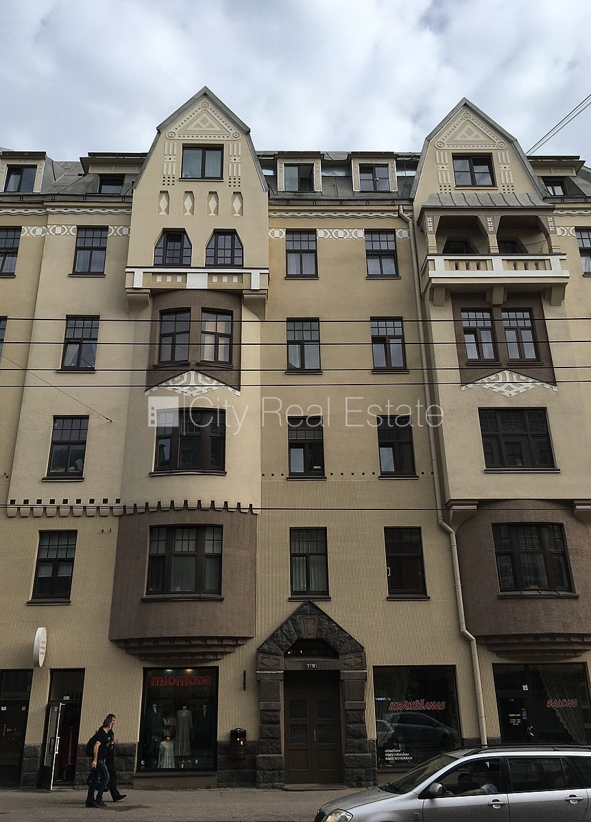 Sludinājumi. Fasādes māja, kāpņu telpa pēc kosmētiskā remonta, viena istaba izolēta, studio tipa, virtuve Cena: 98000 EUR Foto #24