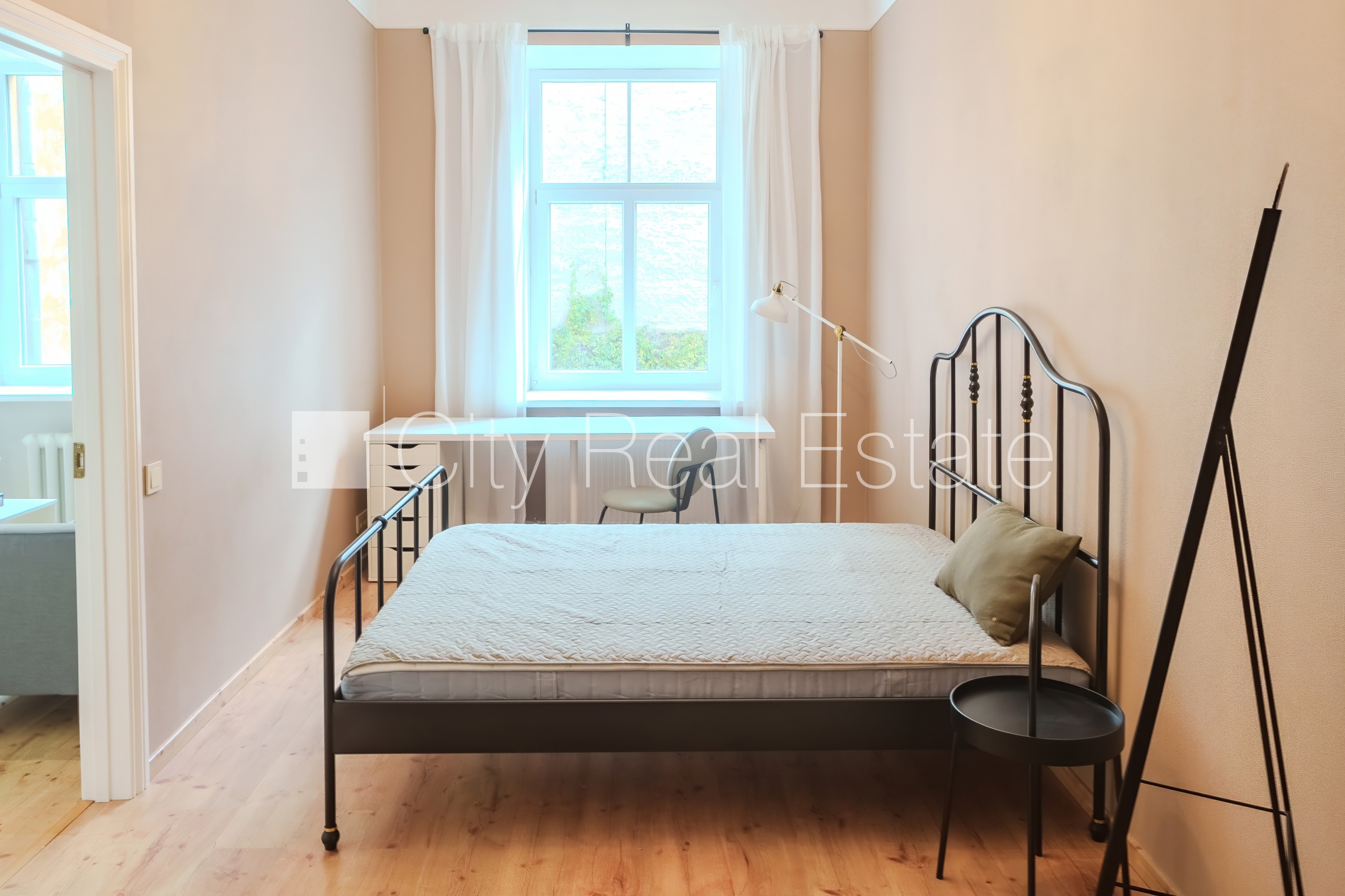 Sludinājumi. Fasādes māja, kāpņu telpa pēc kosmētiskā remonta, viena istaba izolēta, studio tipa, virtuve Cena: 98000 EUR Foto #10