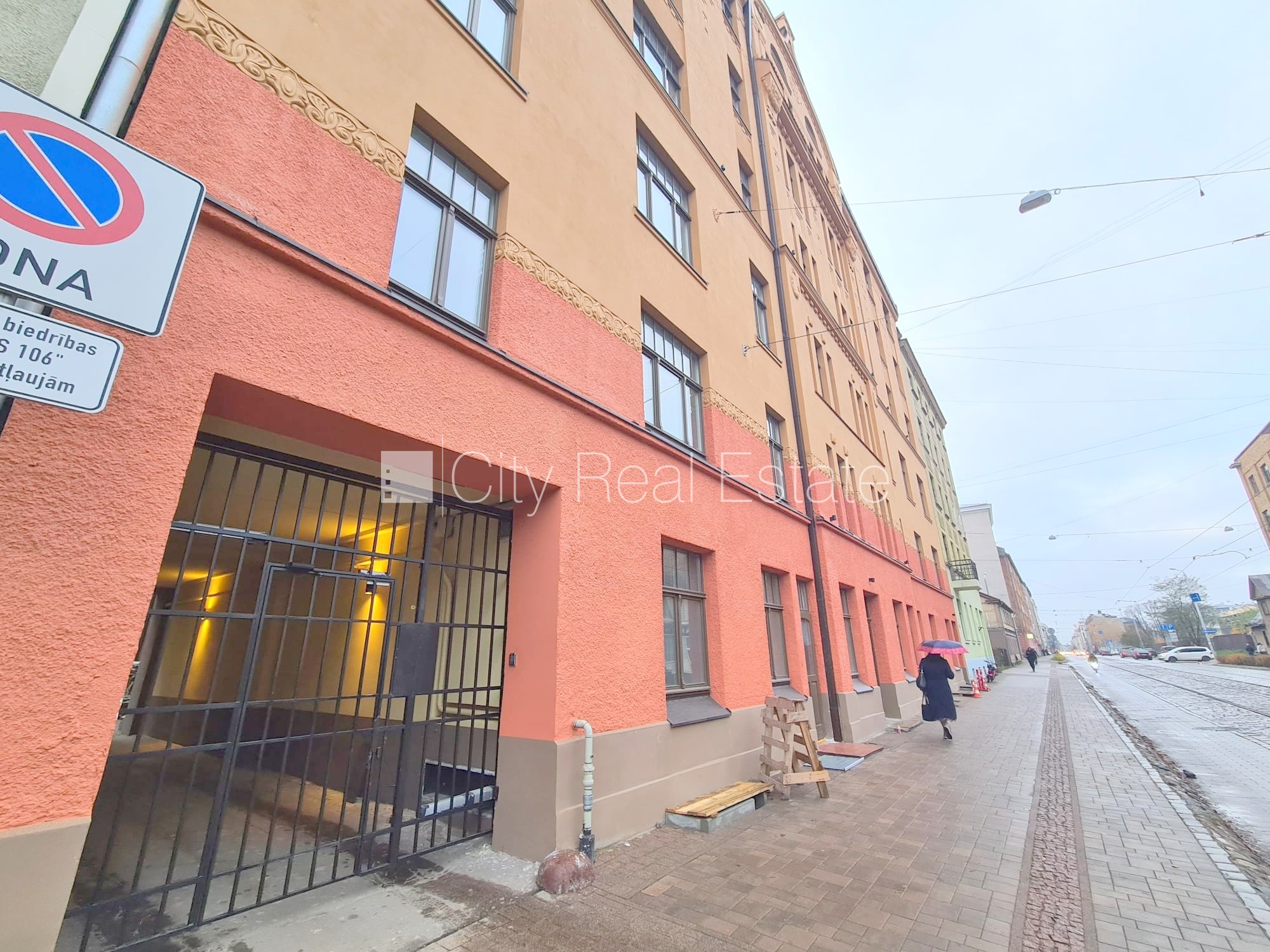 Sludinājumi. Fasādes māja, renovēta māja, slēgts pagalms, ieeja no ielas un pagalma, kāpņu telpa pēc kapitālā Cena: 370 EUR/mēn Foto #24