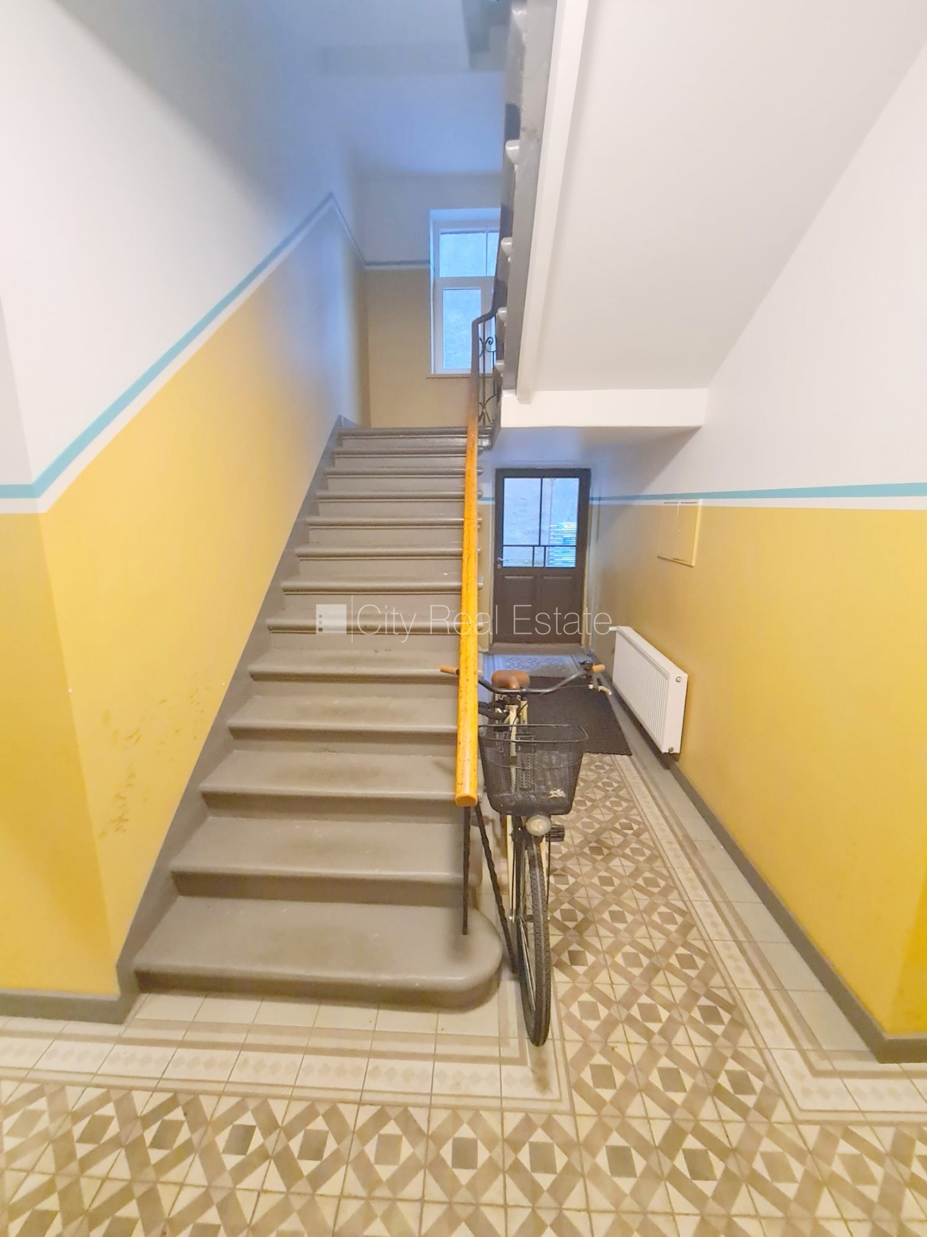 Sludinājumi. Fasādes māja, renovēta māja, slēgts pagalms, ieeja no ielas un pagalma, kāpņu telpa pēc kapitālā Cena: 370 EUR/mēn Foto #21