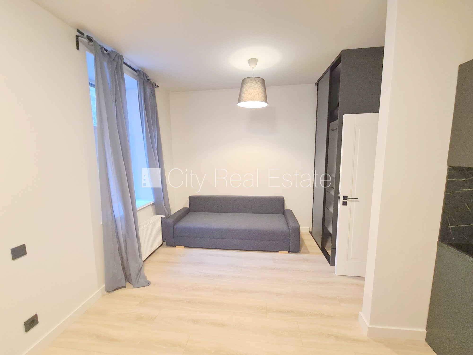 Sludinājumi. Fasādes māja, renovēta māja, slēgts pagalms, ieeja no ielas un pagalma, kāpņu telpa pēc kapitālā Cena: 370 EUR/mēn Foto #7