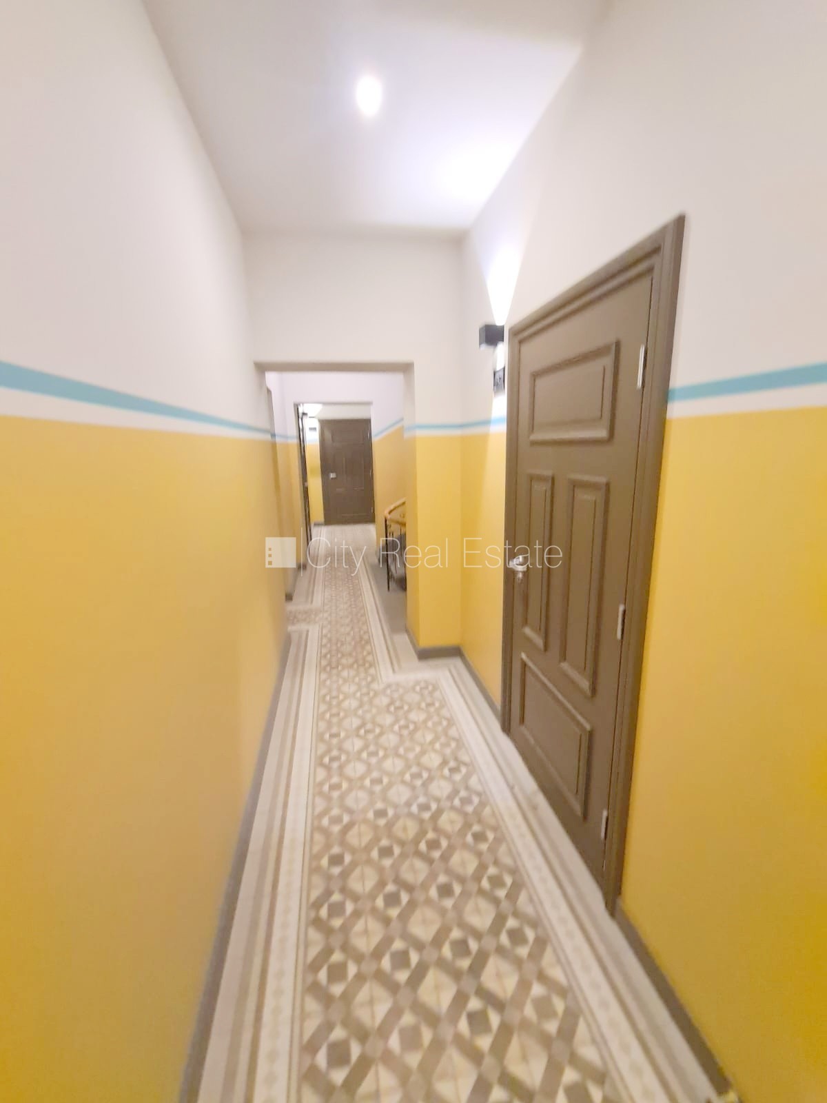 Sludinājumi. Fasādes māja, renovēta māja, slēgts pagalms, ieeja no ielas un pagalma, kāpņu telpa pēc kapitālā Cena: 370 EUR/mēn Foto #20