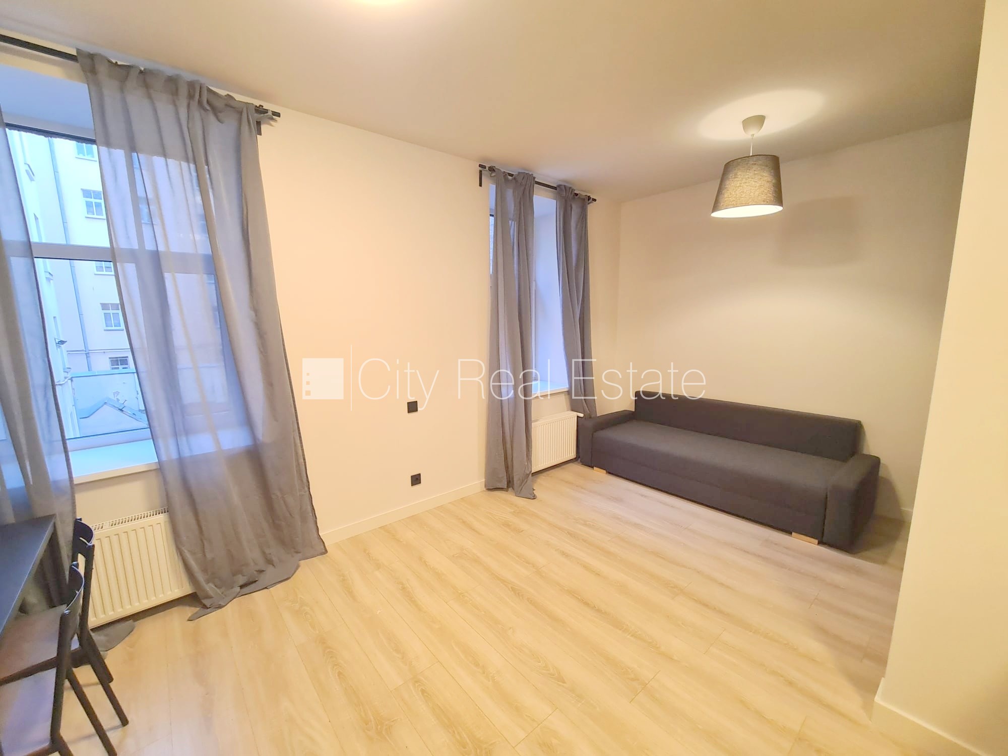 Sludinājumi. Fasādes māja, renovēta māja, slēgts pagalms, ieeja no ielas un pagalma, kāpņu telpa pēc kapitālā Cena: 370 EUR/mēn Foto #5