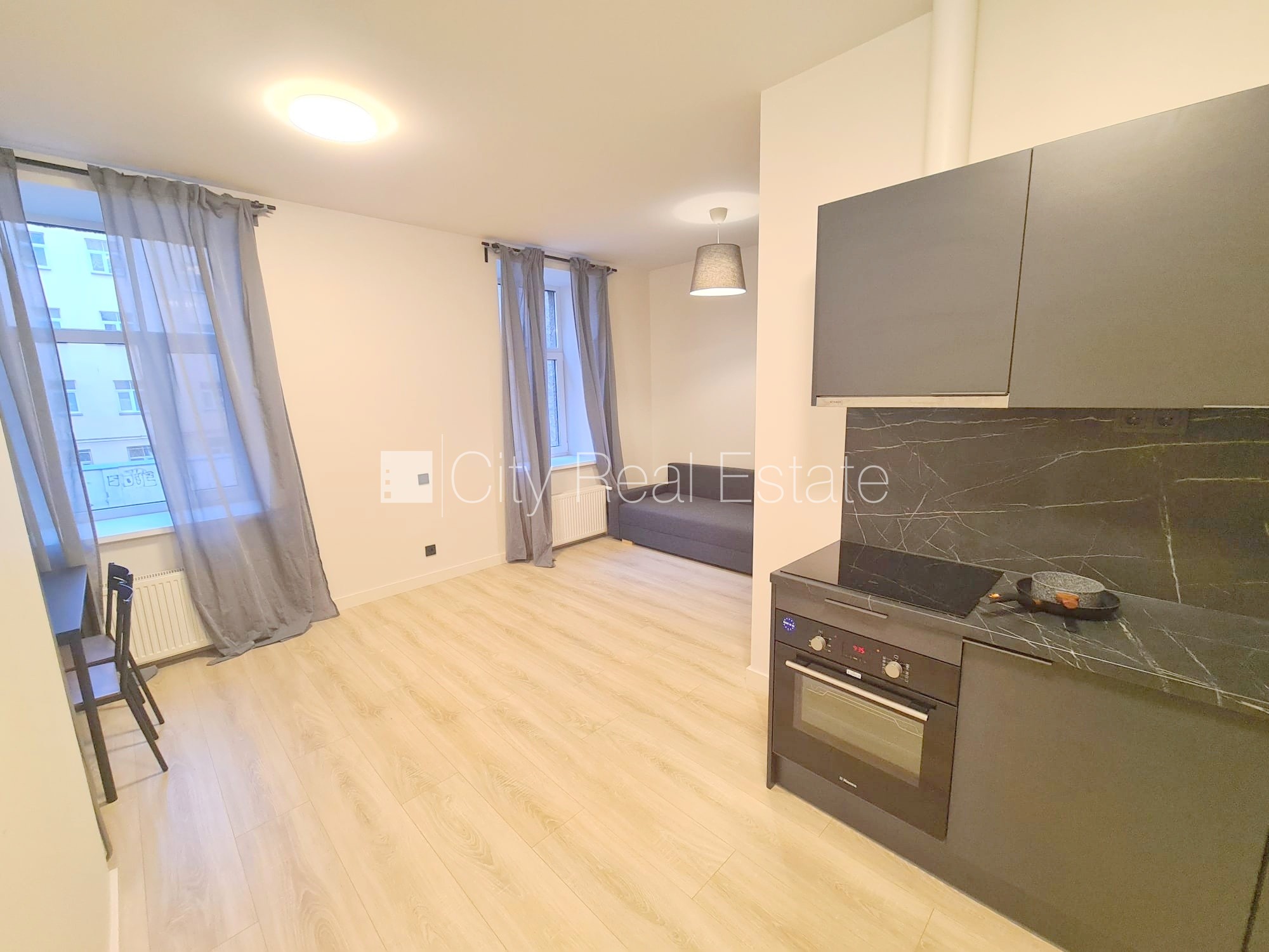 Sludinājumi. Fasādes māja, renovēta māja, slēgts pagalms, ieeja no ielas un pagalma, kāpņu telpa pēc kapitālā Cena: 370 EUR/mēn Foto #10