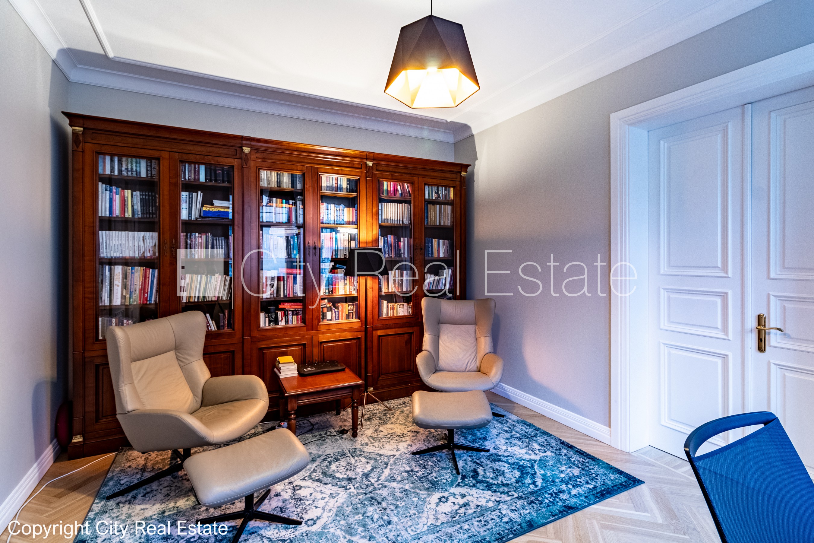 Объявление. Реновированный дом, окна выходят в обе стороны дома, количество спален 3 шт., изолированные комнаты Цена: 520000 EUR Foto #19