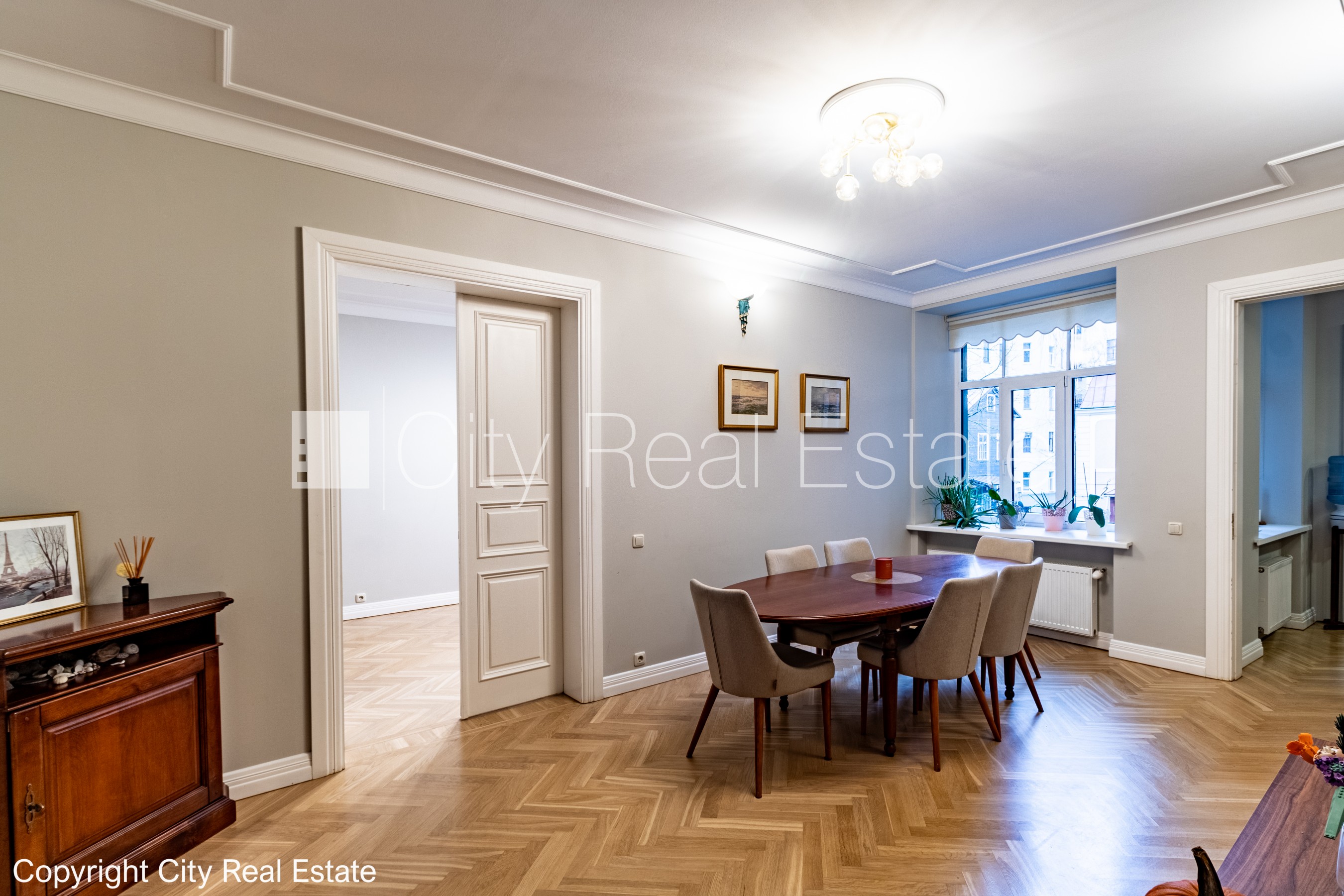 Объявление. Реновированный дом, окна выходят в обе стороны дома, количество спален 3 шт., изолированные комнаты Цена: 520000 EUR Foto #8