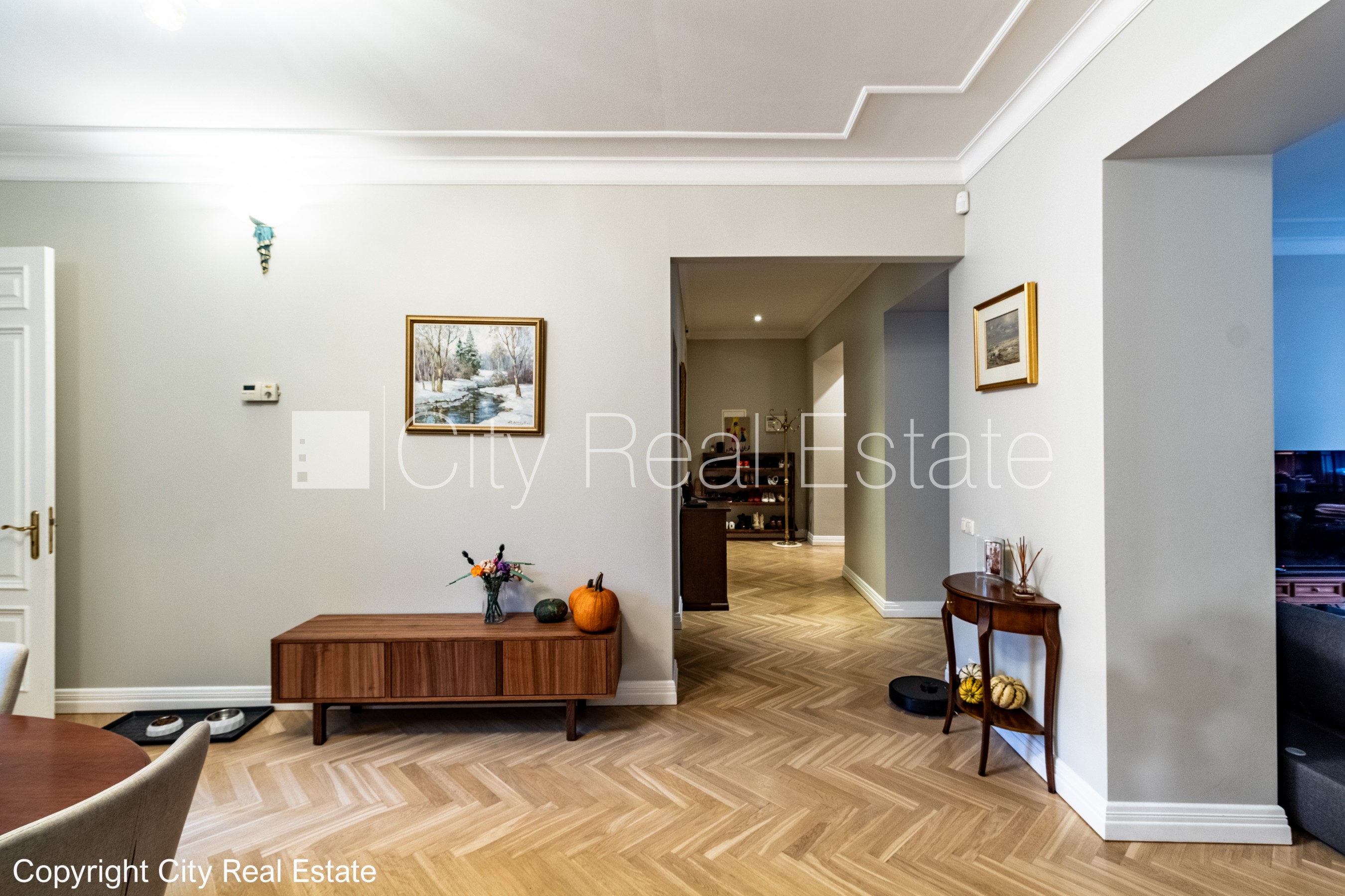 Объявление. Реновированный дом, окна выходят в обе стороны дома, количество спален 3 шт., изолированные комнаты Цена: 520000 EUR Foto #6