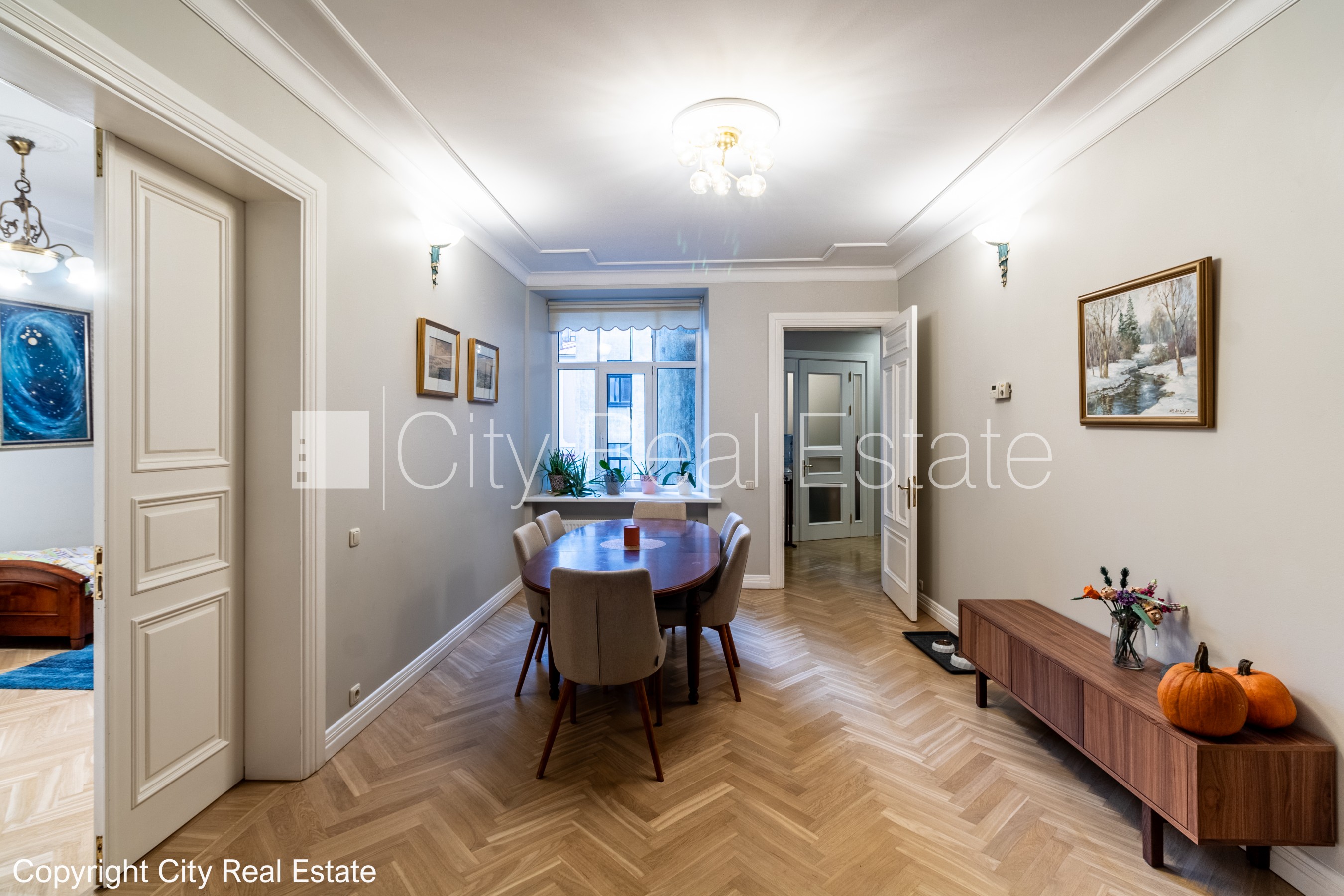 Объявление. Реновированный дом, окна выходят в обе стороны дома, количество спален 3 шт., изолированные комнаты Цена: 520000 EUR Foto #9