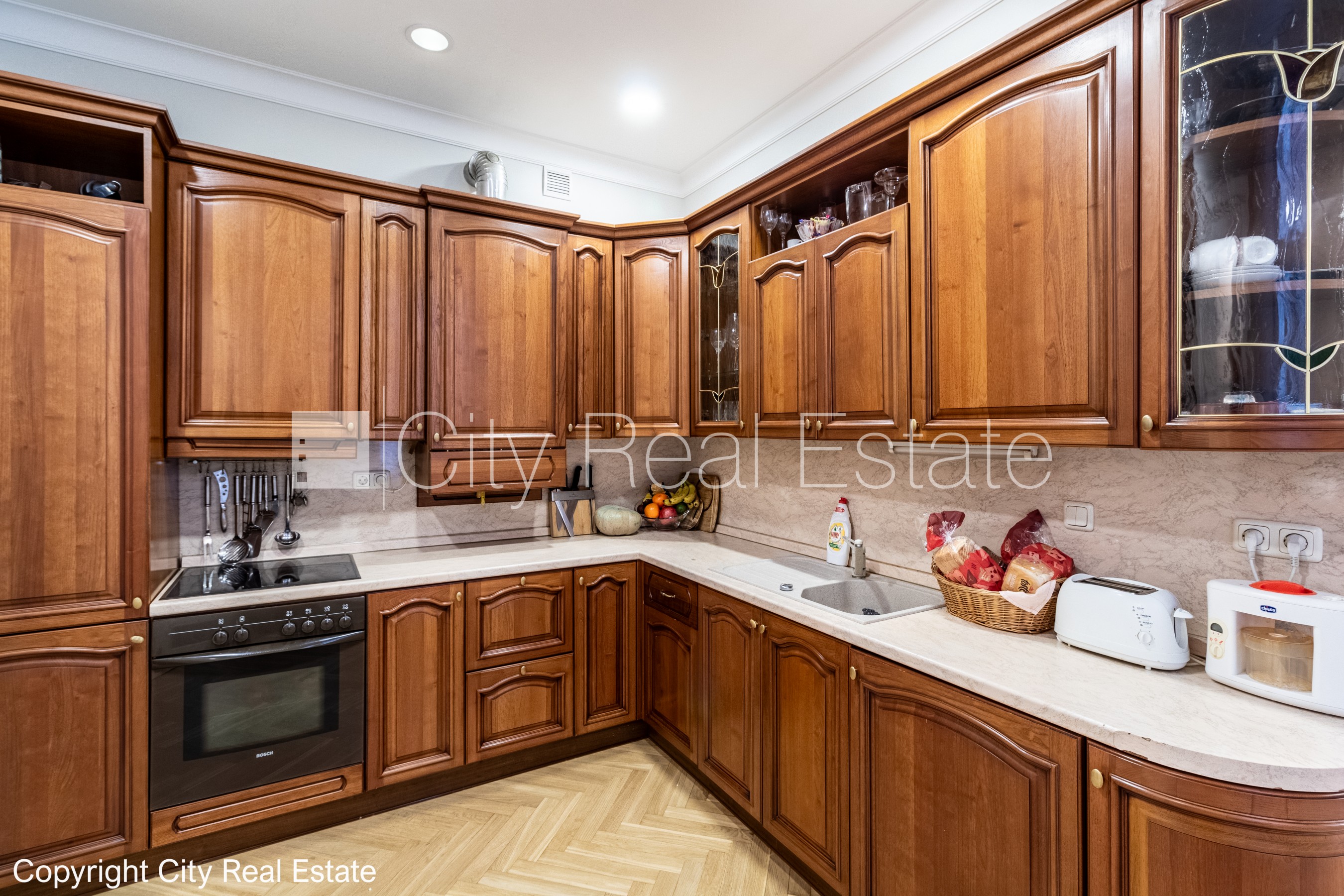 Объявление. Реновированный дом, окна выходят в обе стороны дома, количество спален 3 шт., изолированные комнаты Цена: 520000 EUR Foto #10