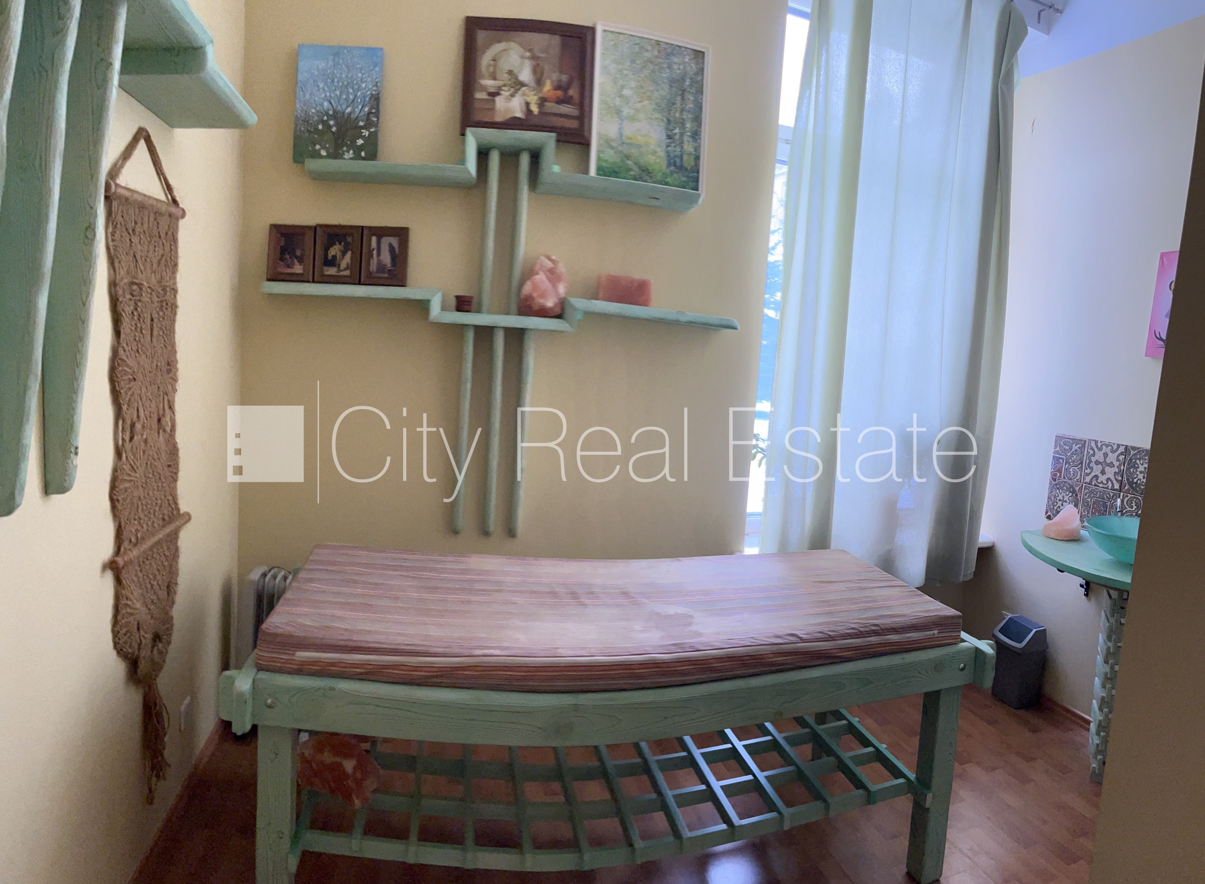 Объявление. Новостройка, фасадный дом, закрытый двор, места для нескольких машин, вход с улицы, окна выходят в Цена: 233000 EUR Foto #13