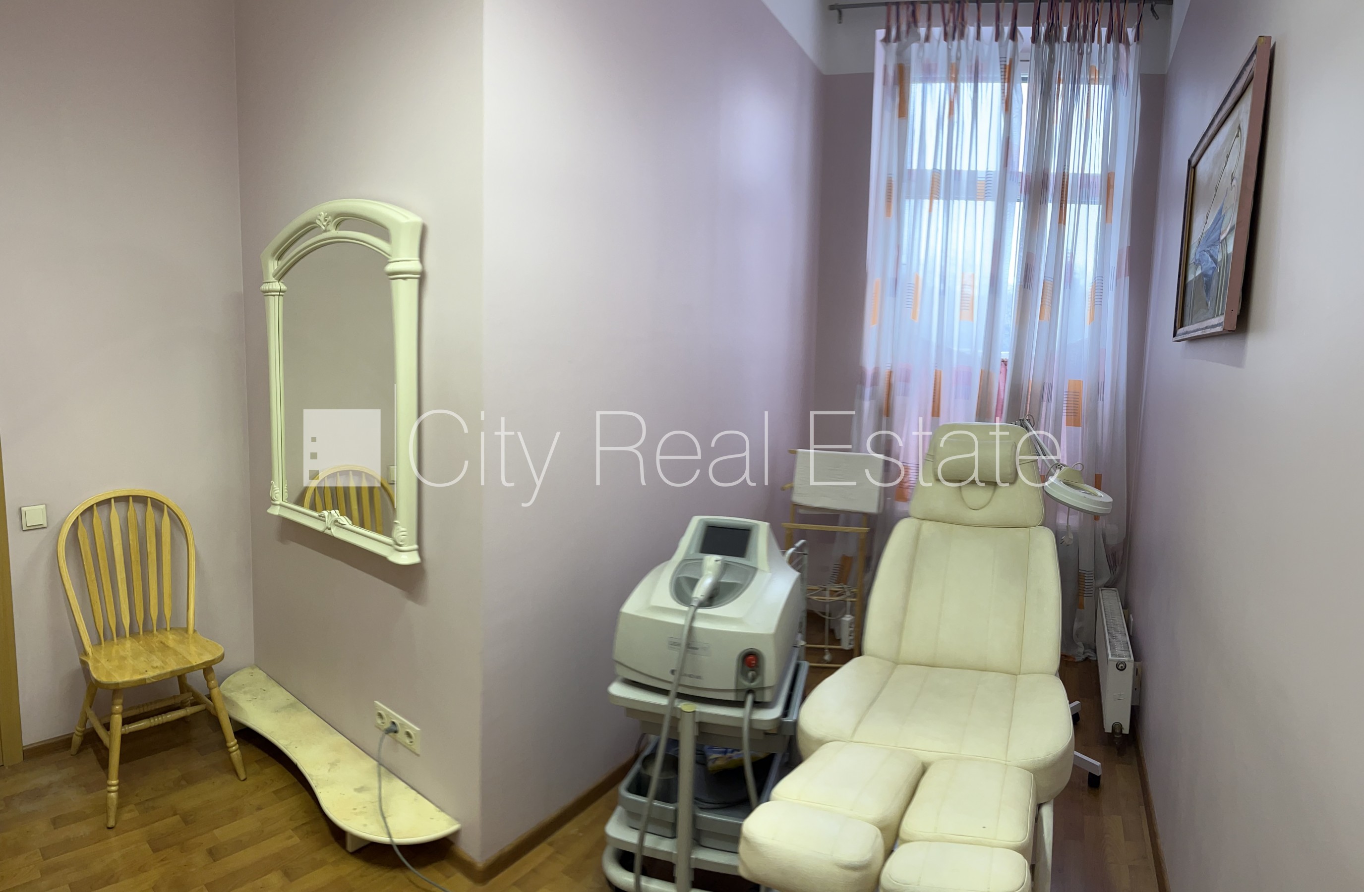 Объявление. Новостройка, фасадный дом, закрытый двор, места для нескольких машин, вход с улицы, окна выходят в Цена: 233000 EUR Foto #15